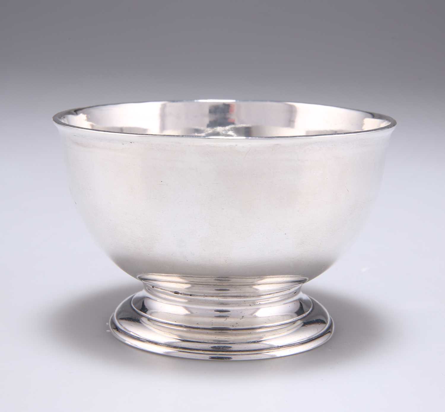 A GEORGE II SILVER SUGAR BOWL - Image 2 of 3