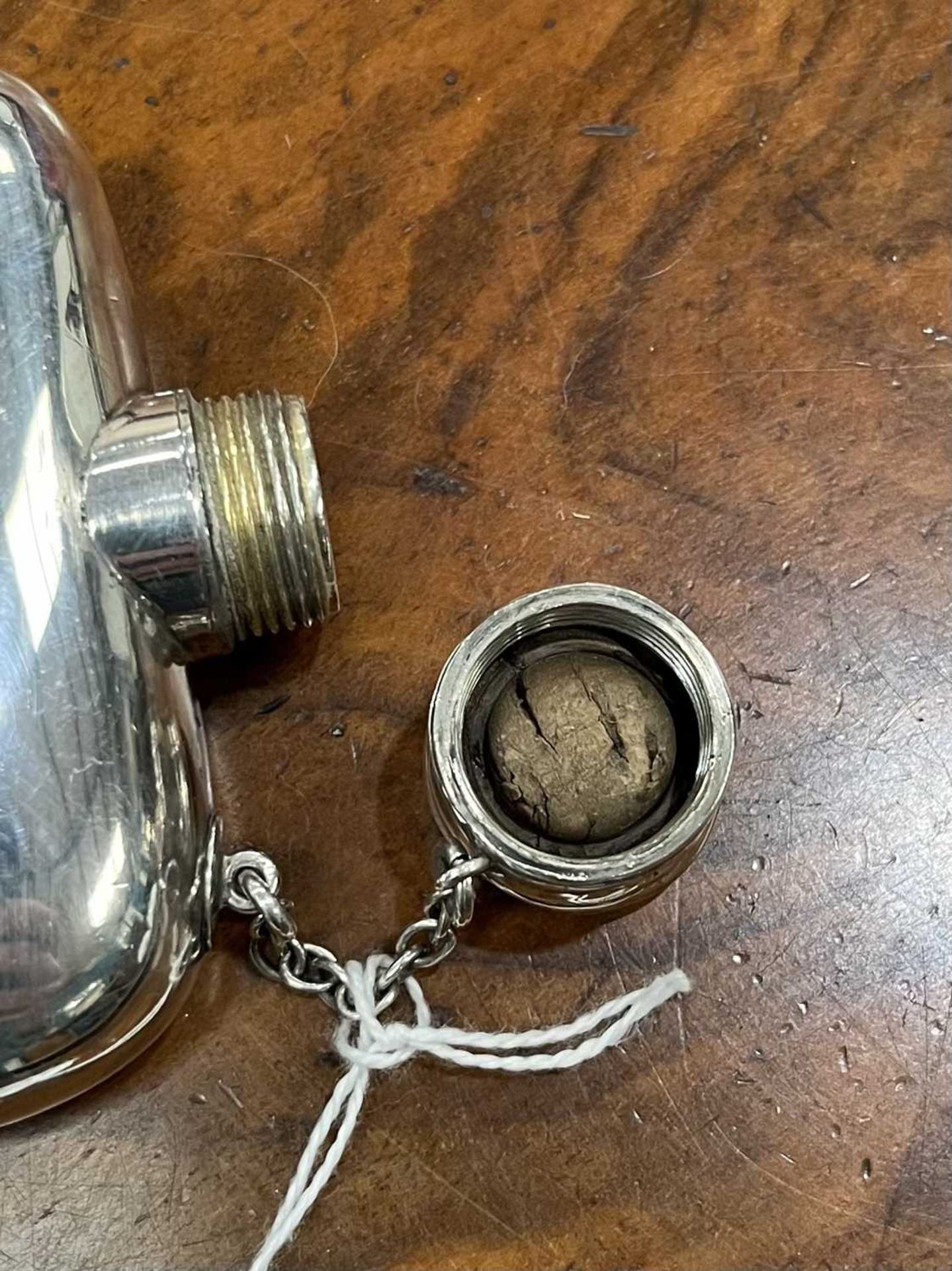 A VICTORIAN SILVER SPIRIT FLASK - Bild 5 aus 5