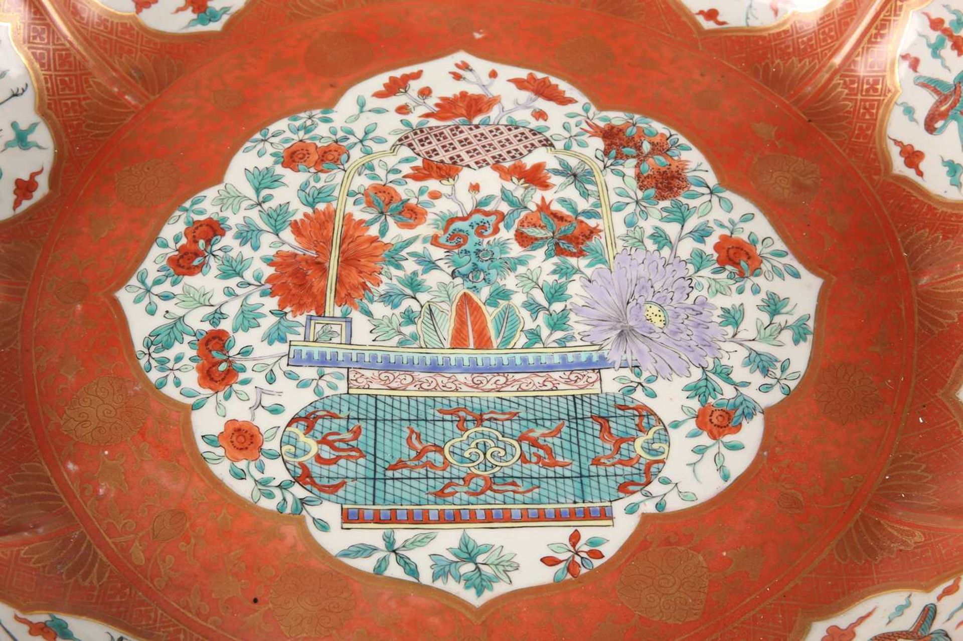 A CHINESE LARGE FAMILLE VERTE BASIN, POSSIBLY FOR THE JAPANESE MARKET - Bild 2 aus 17