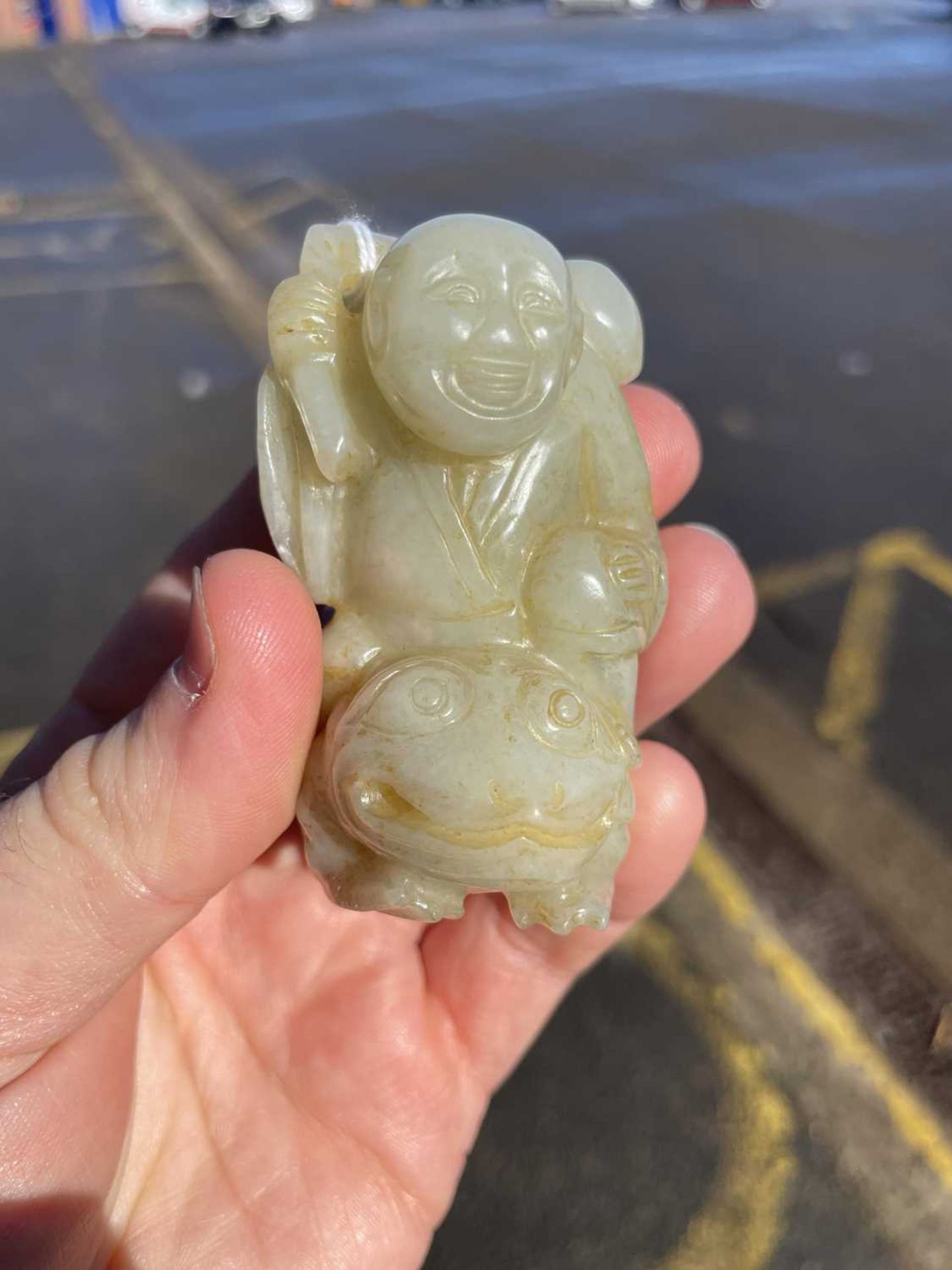 A CHINESE JADE GROUP OF LIU HAI AND THE THREE-LEGGED TOAD - Bild 4 aus 8