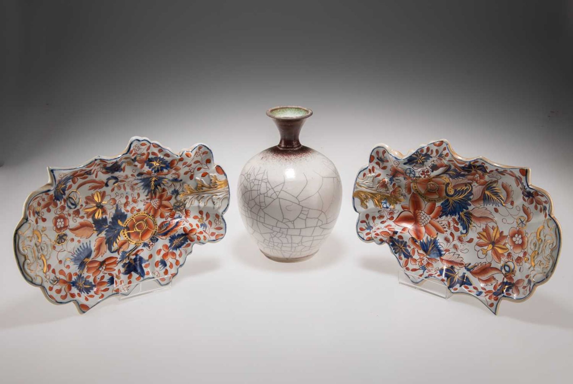 A PAIR OF MASON'S PATENT IRONSTONE DISHES, EARLY 19TH CENTURY