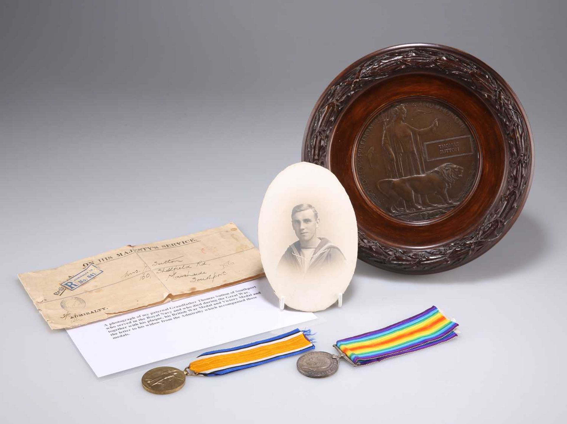 A FIRST WORLD WAR ROYAL NAVAL RESERVE MEDAL PAIR, WITH DEATH PLAQUE