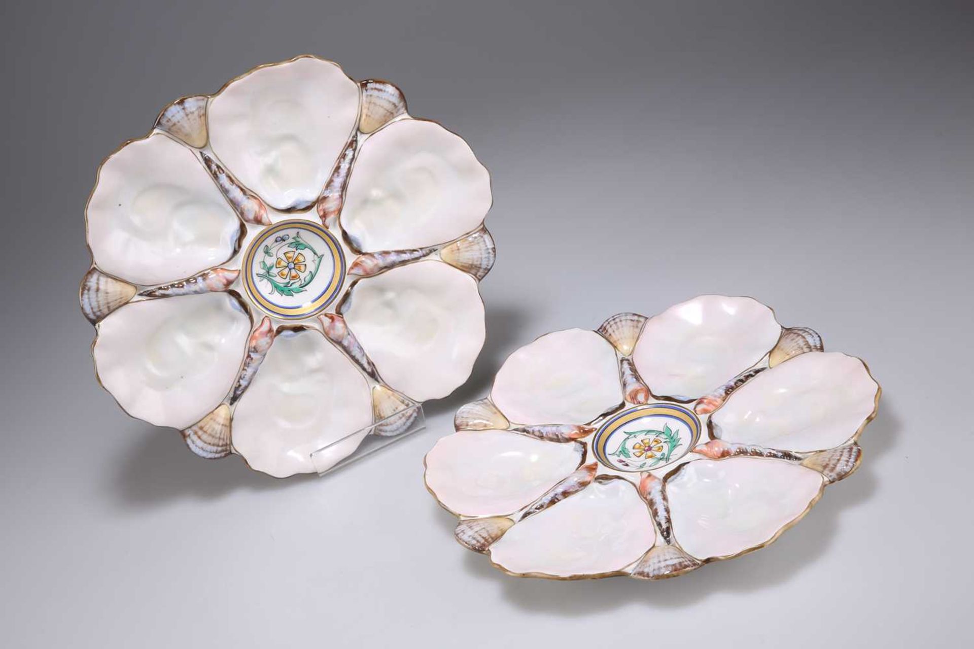 A PAIR OF EARLY 20TH CENTURY CONTINENTAL PORCELAIN OYSTER DISHES