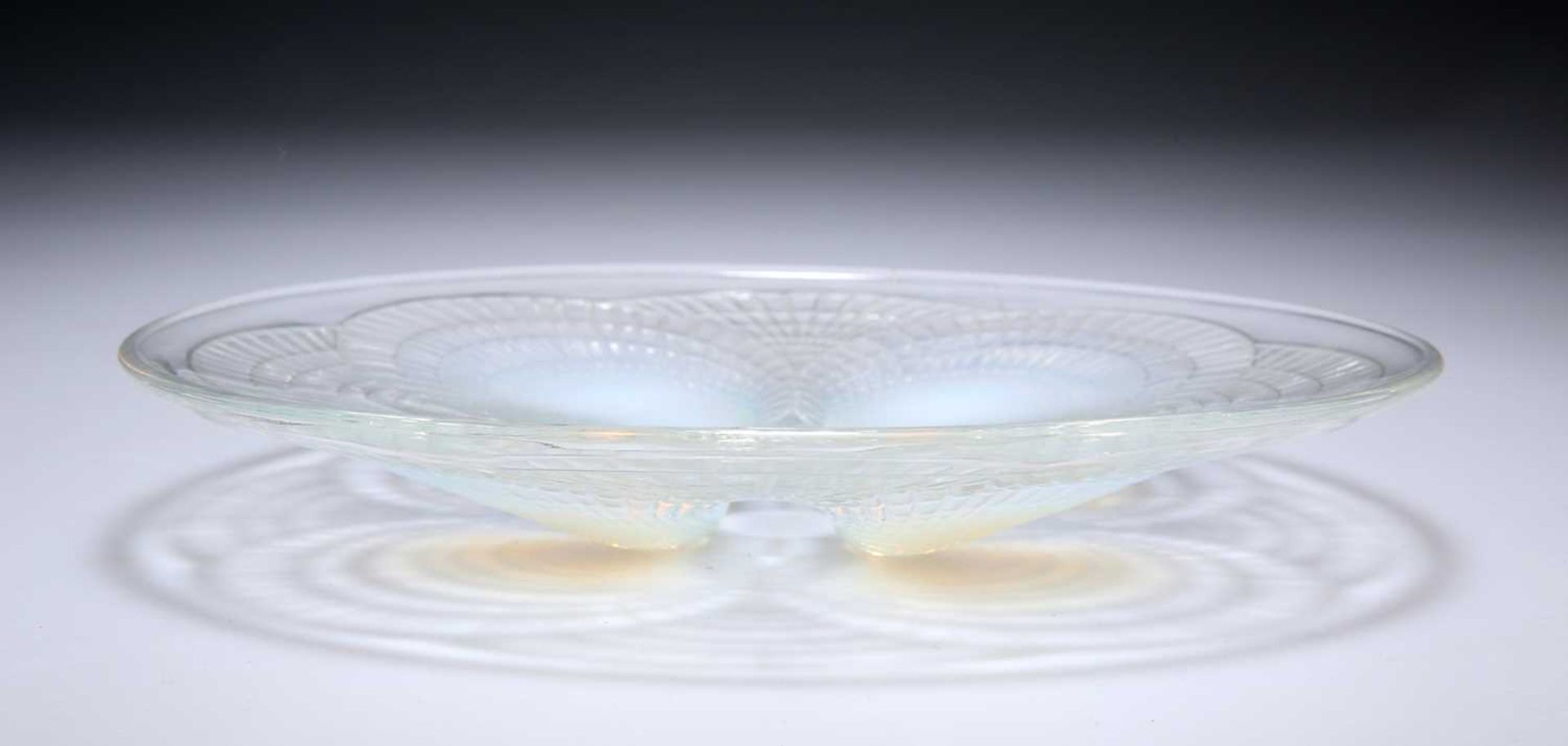 RENÉ LALIQUE (FRENCH, 1860-1945), A 'COQUILLES' PLATE - Bild 2 aus 2