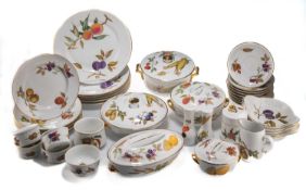 A COLLECTION OF ROYAL WORCESTER EVESHAM PATTERN OVEN TO TABLE WARES