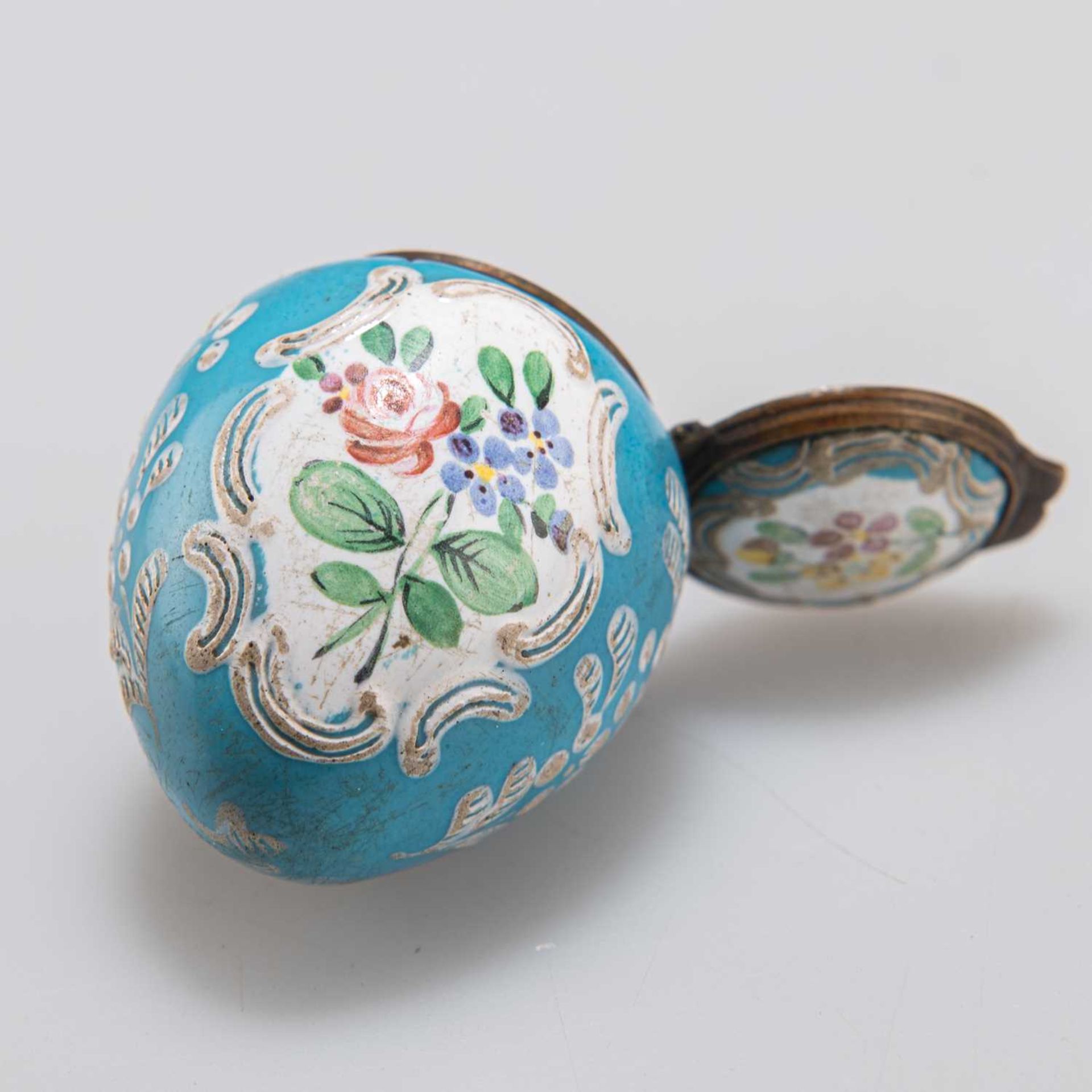 A BILSTON BLUE ENAMEL EGG-SHAPED BONBONNIÈRE, CIRCA 1770