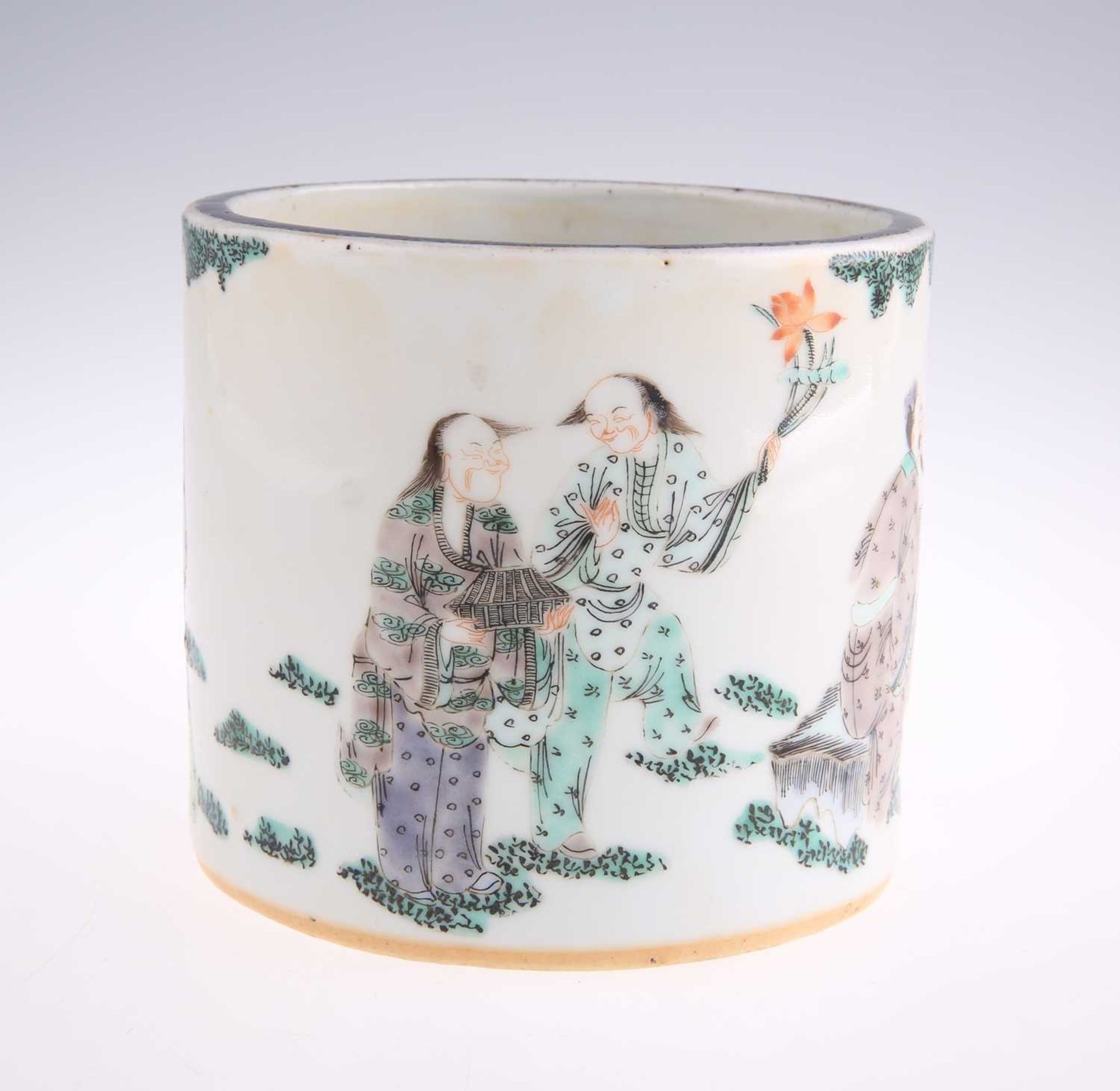 A CHINESE FAMILLE VERTE BRUSH POT - Image 3 of 5