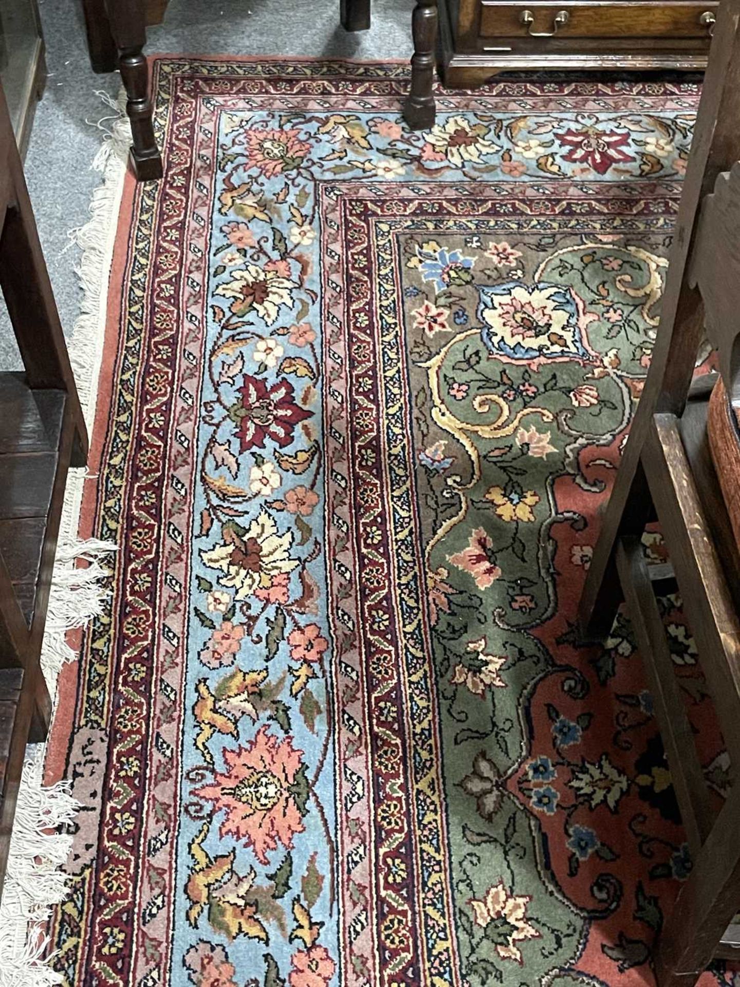 AN INDIAN SILK LARGE CARPET - Bild 2 aus 7