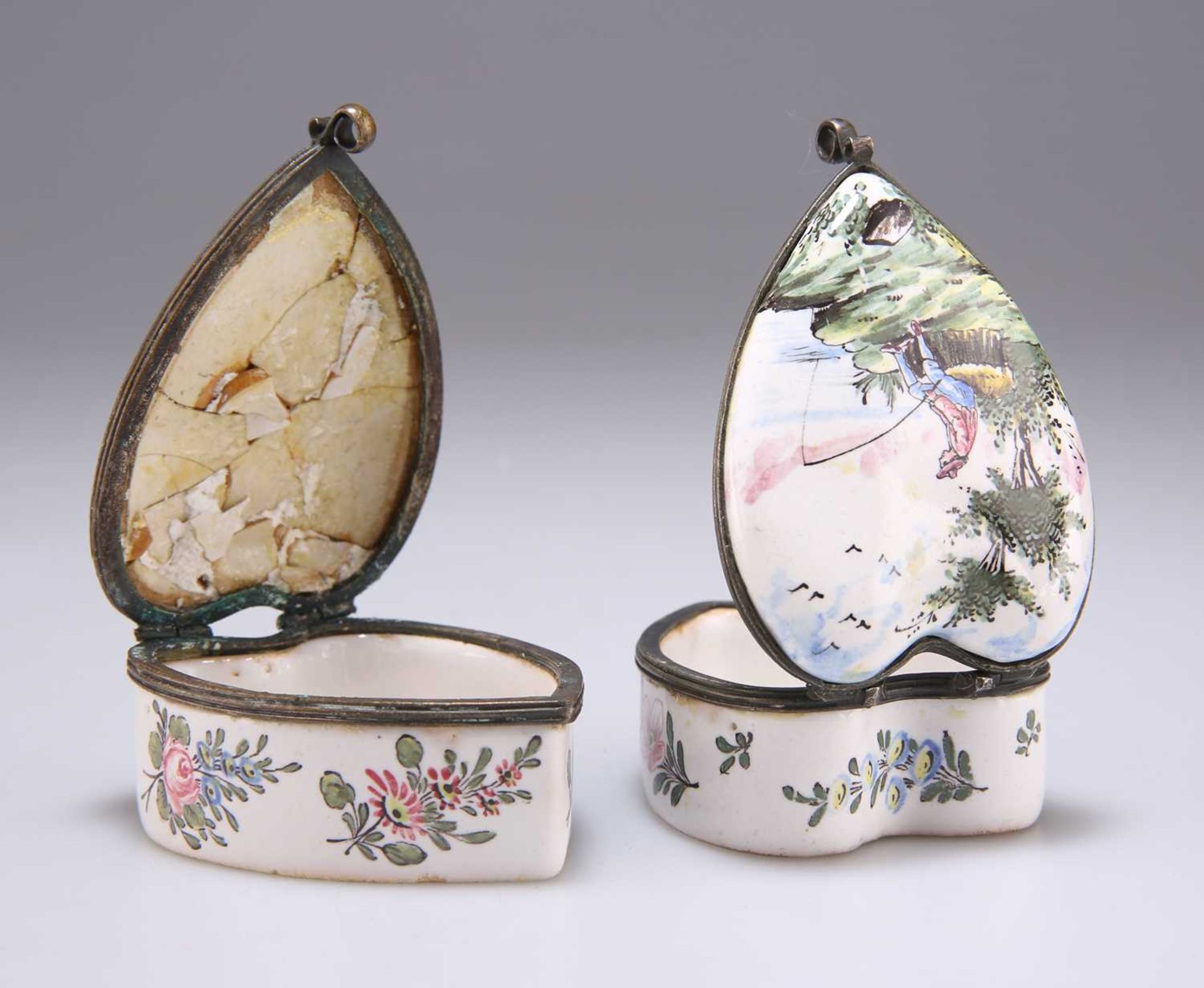 TWO SIMILAR LATE 18TH CENTURY HEART-SHAPED FAÏENCE SNUFF BOXES - Image 4 of 4