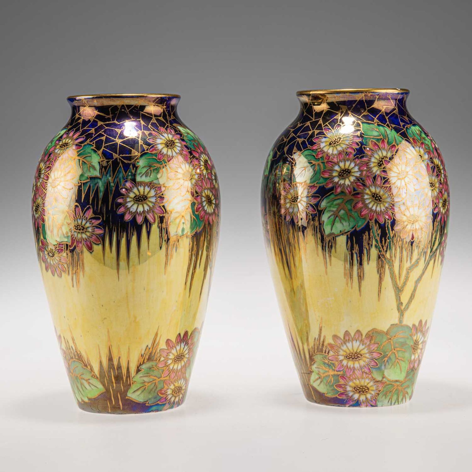 A PAIR OF MALING 'DAISY' PATTERN LUSTRE VASES, CIRCA 1930S