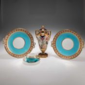 AN EARLY 20TH CENTURY COPELAND'S CHAIN PEDESTAL VASE AND COVER, AND OTHER PORCELAIN