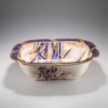 A DOULTON BURSLEM 'FLOW BLUE' BOWL, EARLY 20TH CENTURY