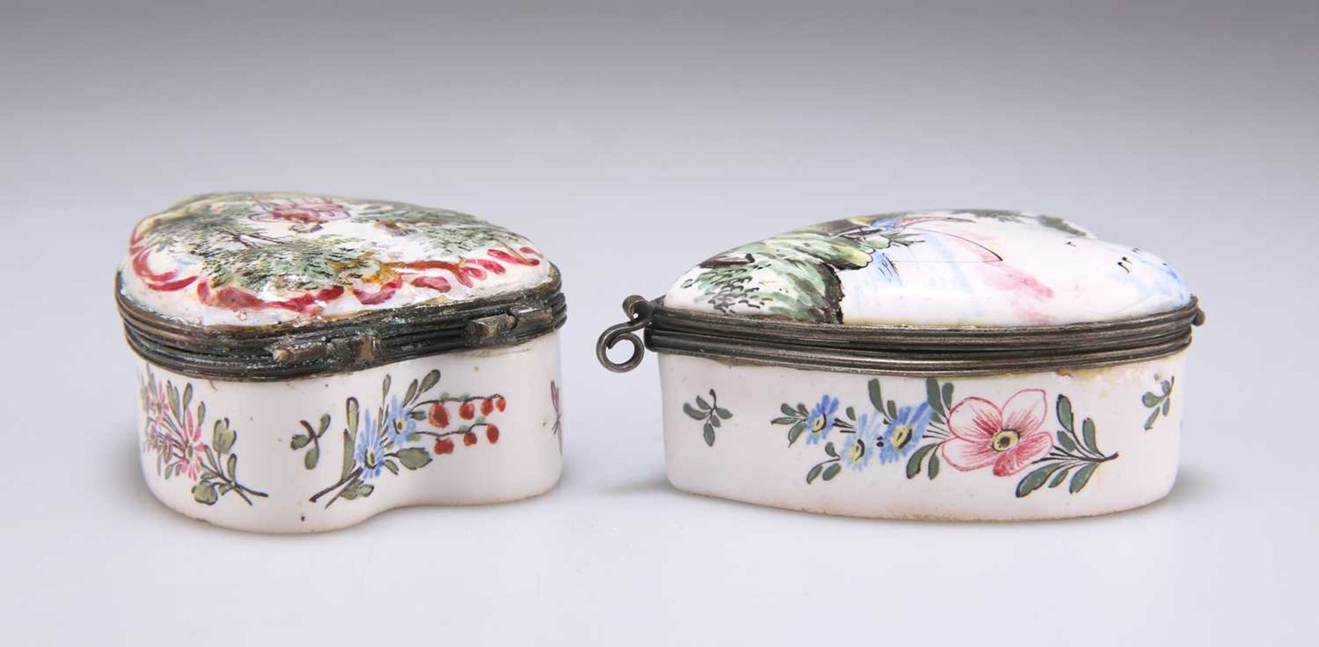 TWO SIMILAR LATE 18TH CENTURY HEART-SHAPED FAÏENCE SNUFF BOXES - Image 2 of 4