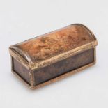 A 19TH CENTURY AGATE SNUFF BOX, IN THE FORM OF A TRUNK