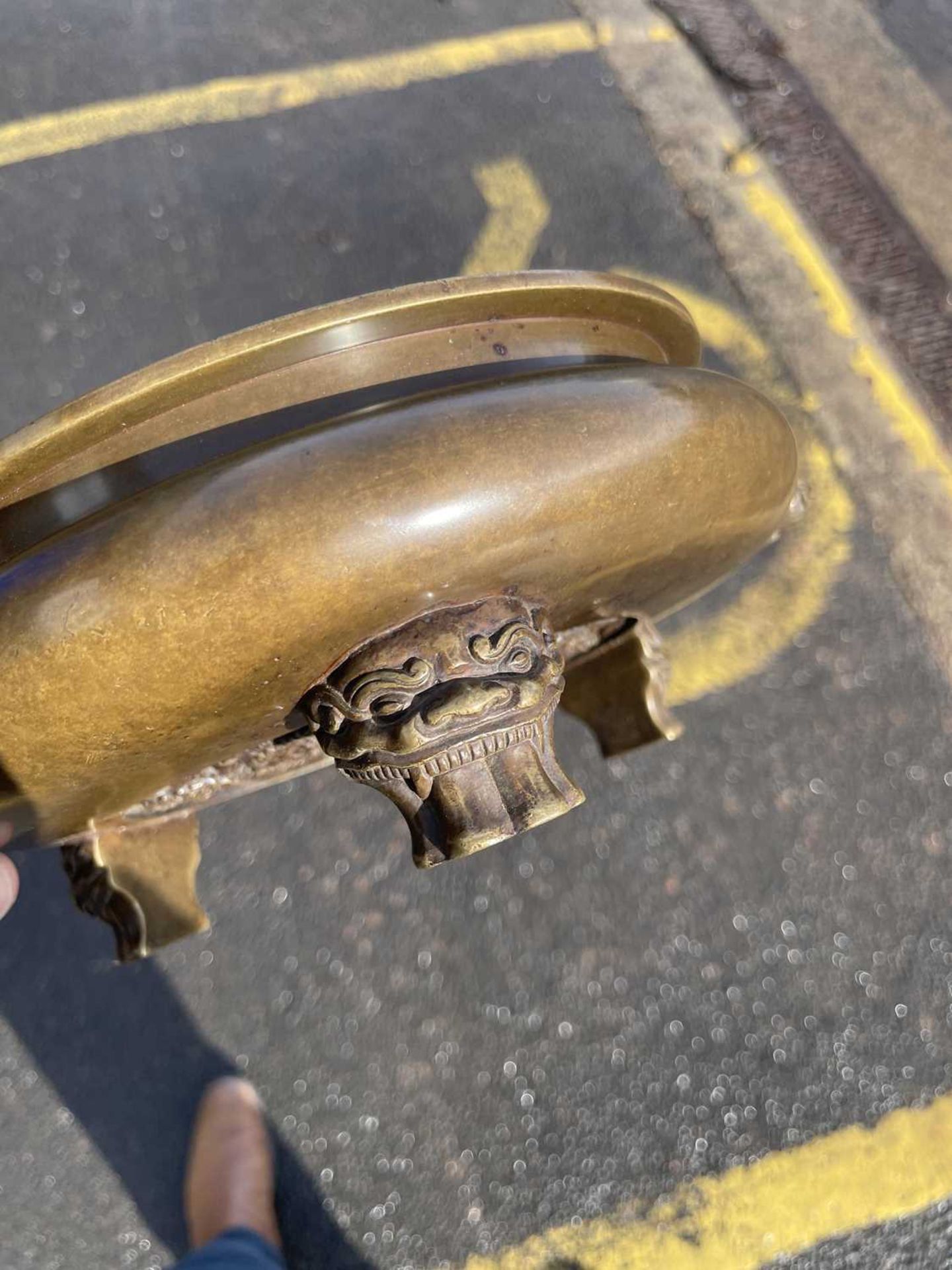 A CHINESE JADE AND BRONZE TRIPOD CENSER - Image 3 of 9