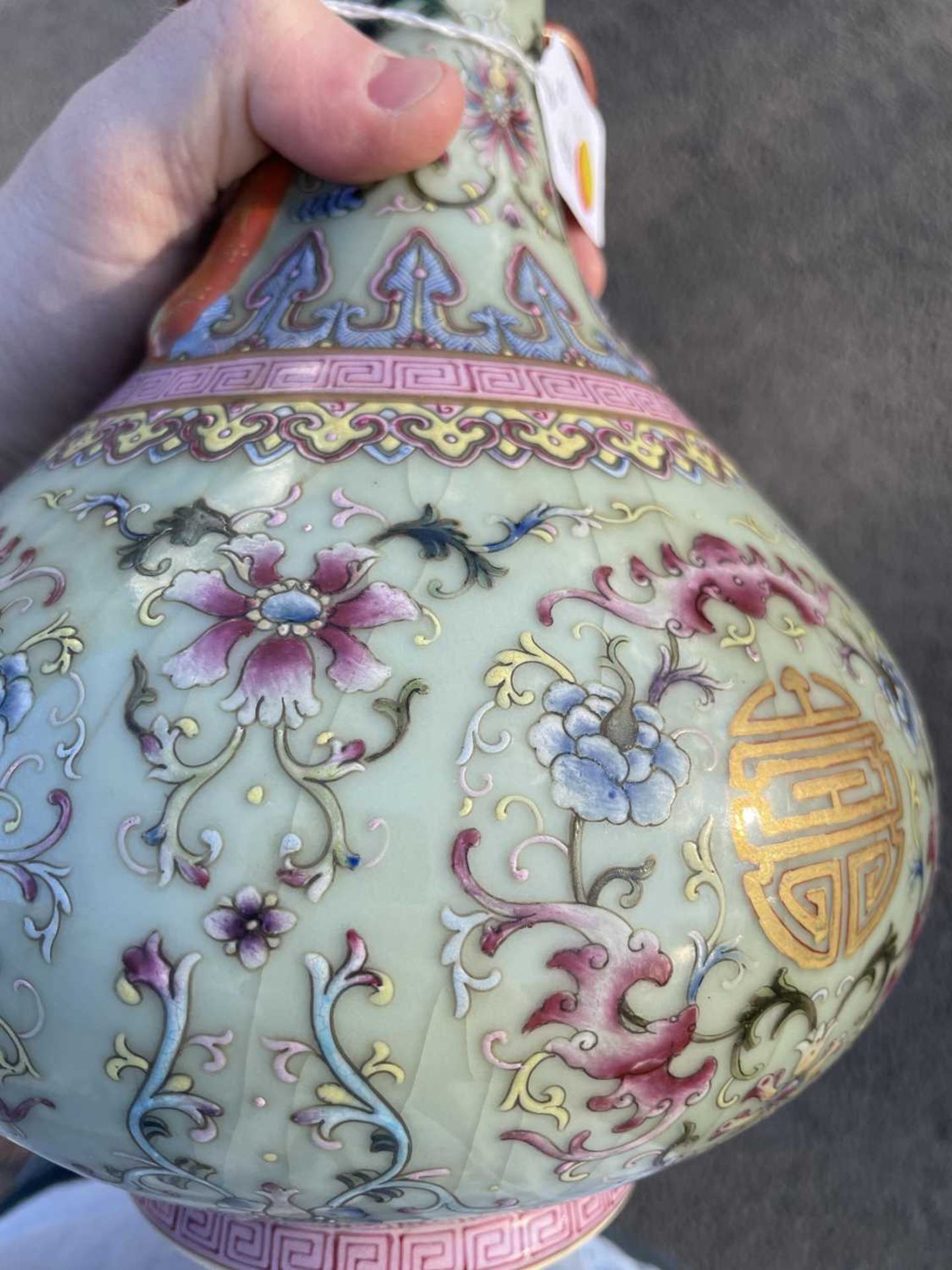 A CHINESE FAMILLE ROSE ENAMEL VASE - Image 8 of 11