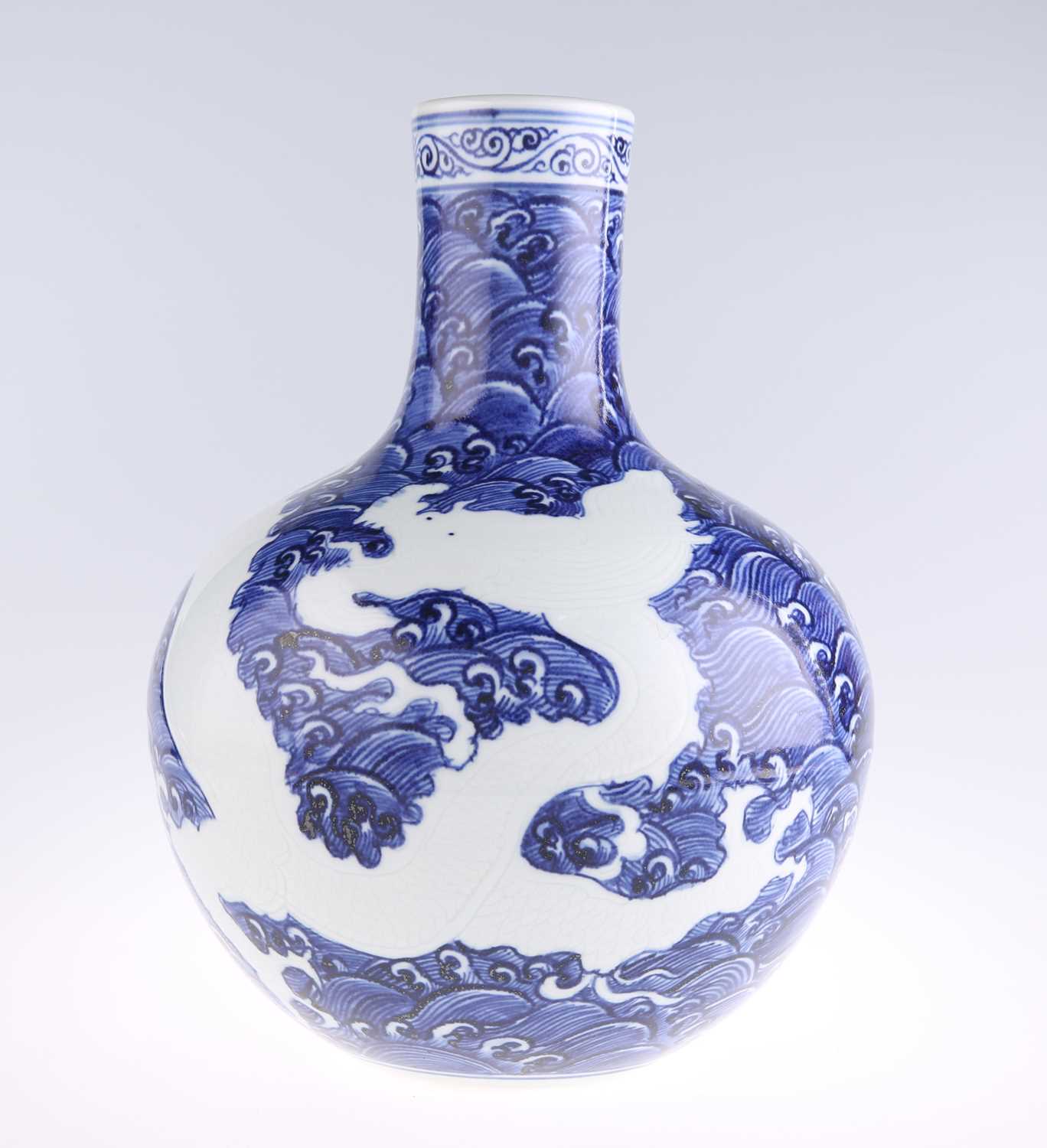 A CHINESE LARGE BLUE AND WHITE 'DRAGON' VASE