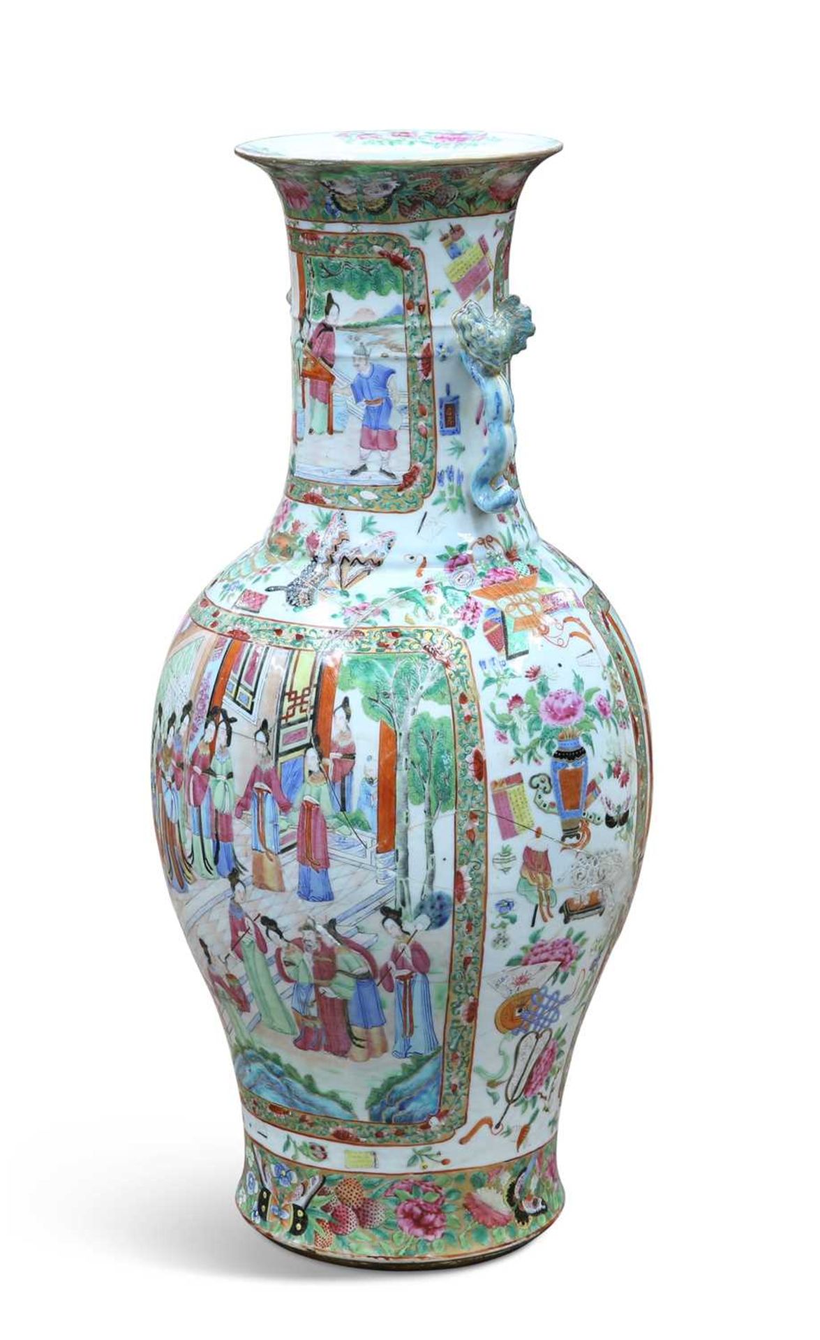 A CANTONESE LARGE FAMILLE ROSE VASE, EARLY 19TH CENTURY - Bild 2 aus 6