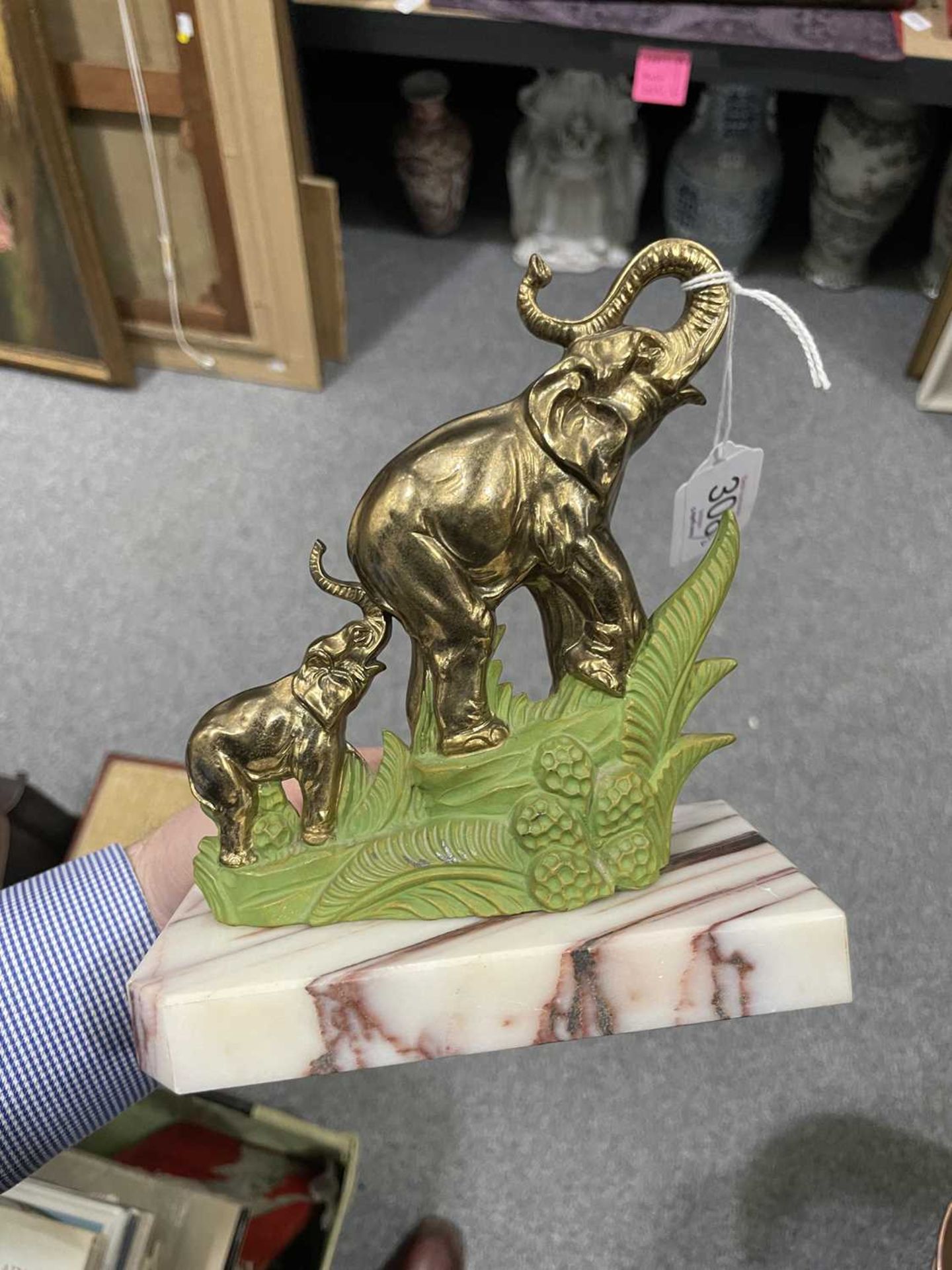 A PAIR OF ART DECO BRASS AND PAINTED 'ELEPHANT' BOOKENDS - Image 8 of 9