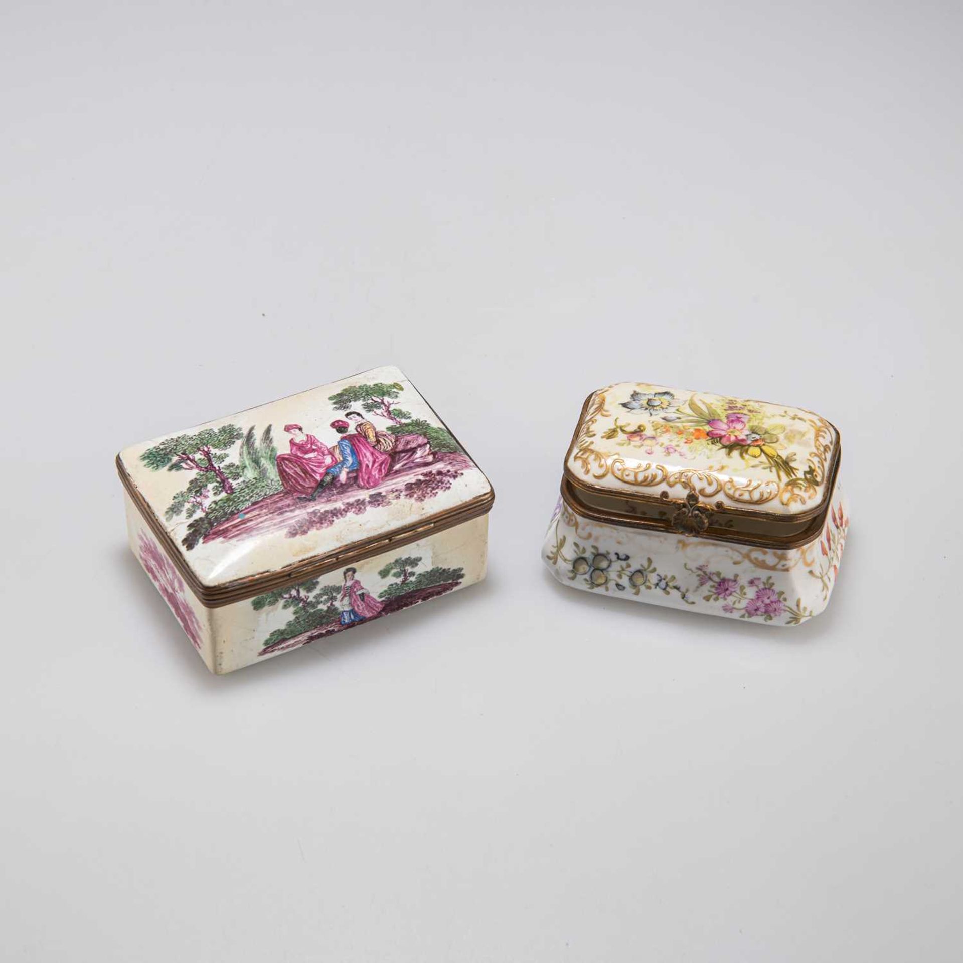 A LATE 18TH CENTURY CONTINENTAL ENAMEL SNUFF BOX