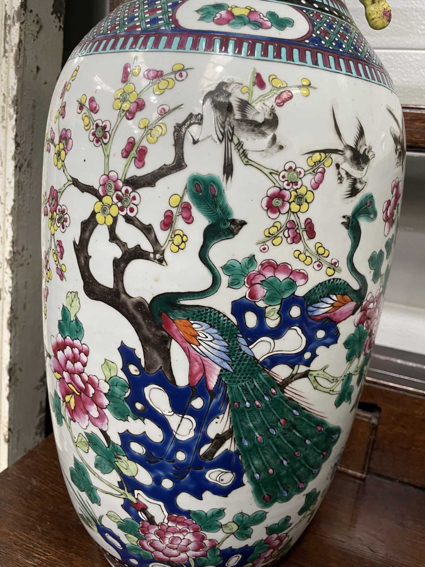 A LARGE PAIR OF CHINESE FAMILLE ROSE VASES, 19TH CENTURY - Bild 13 aus 14