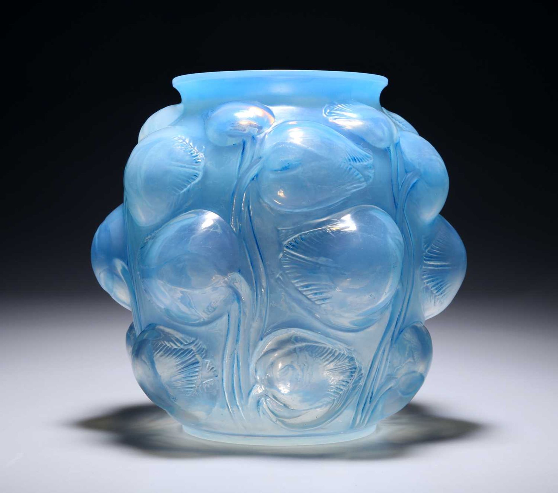 RENÉ LALIQUE (FRENCH, 1860-1945), AN OPALESCENT BLUE STAINED 'TULIPES' VASE - Bild 3 aus 3