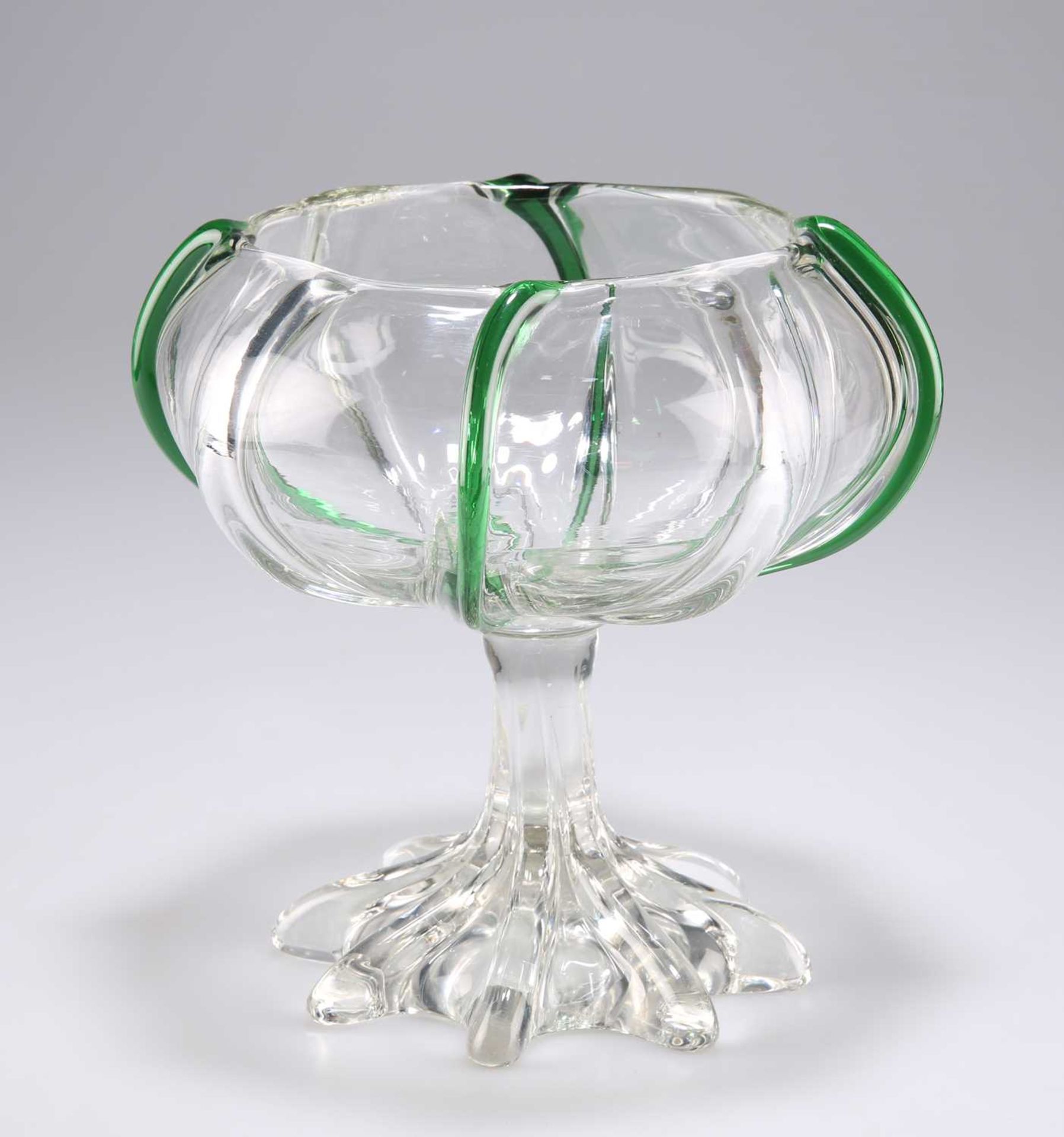 ATTRIBUTED TO JAMES POWELL, AN ART NOUVEAU GREEN-TRAILED GLASS BOWL
