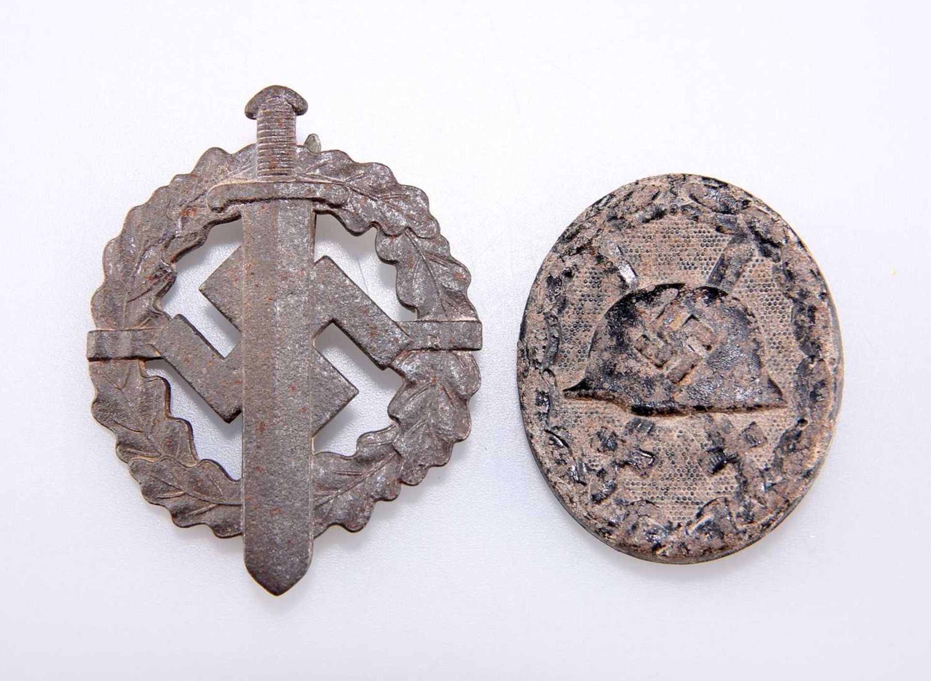 A WW2 THIRD REICH WOUND BADGE, AND AN IRON SA SPORTS BADGE