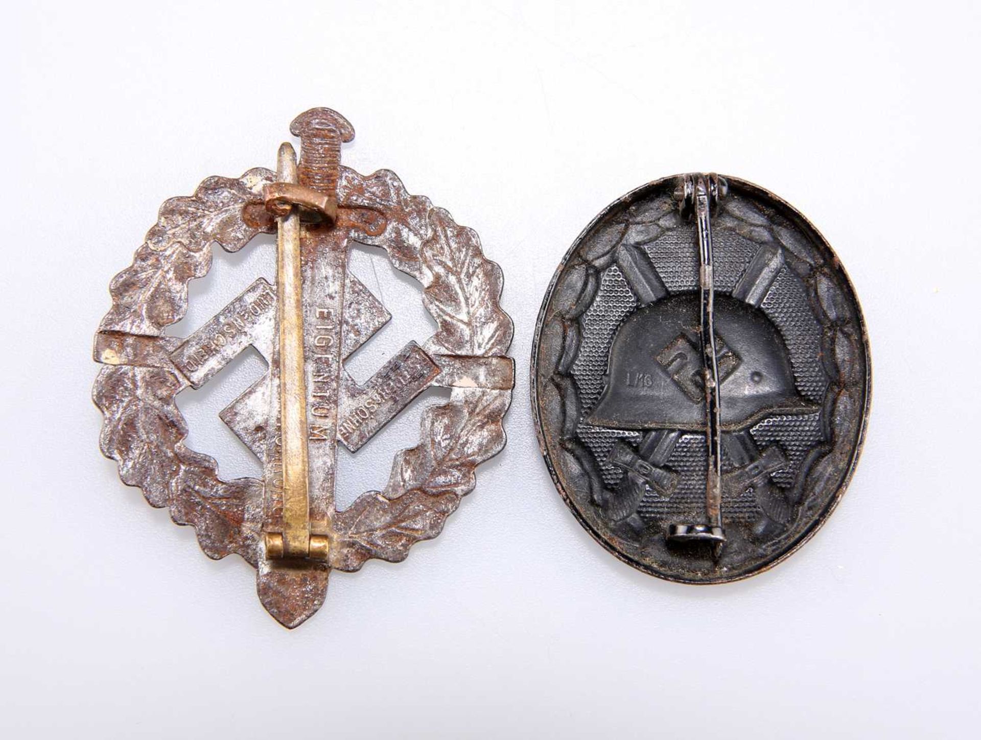 A WW2 THIRD REICH WOUND BADGE, AND AN IRON SA SPORTS BADGE - Bild 2 aus 2