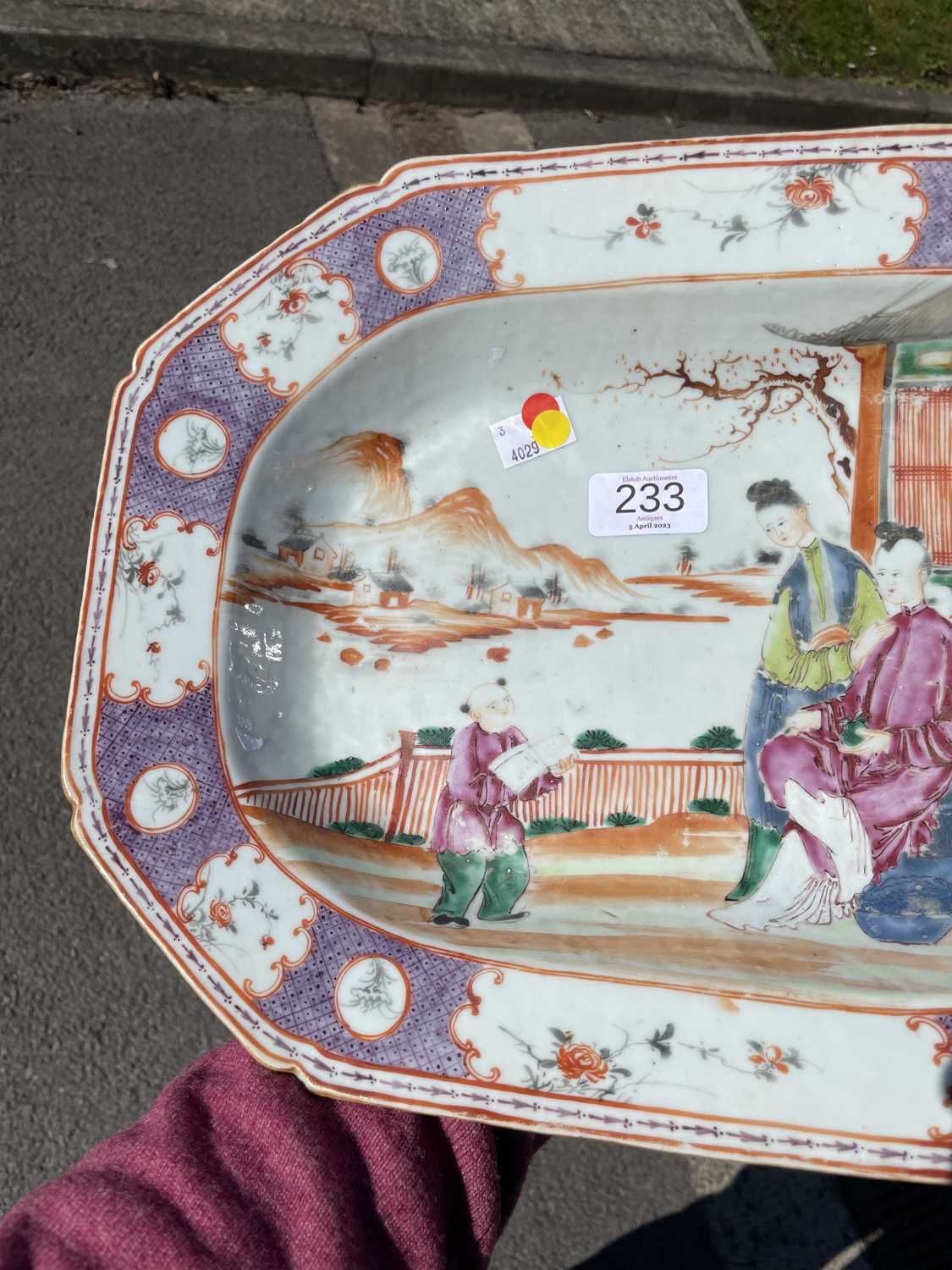 AN 18TH CENTURY CHINESE EXPORT PLATTER - Image 5 of 6
