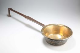 AN EARLY 18TH CENTURY BRASS AND IRON DOWN-HEARTH SKILLET, ENGLISH/WELSH