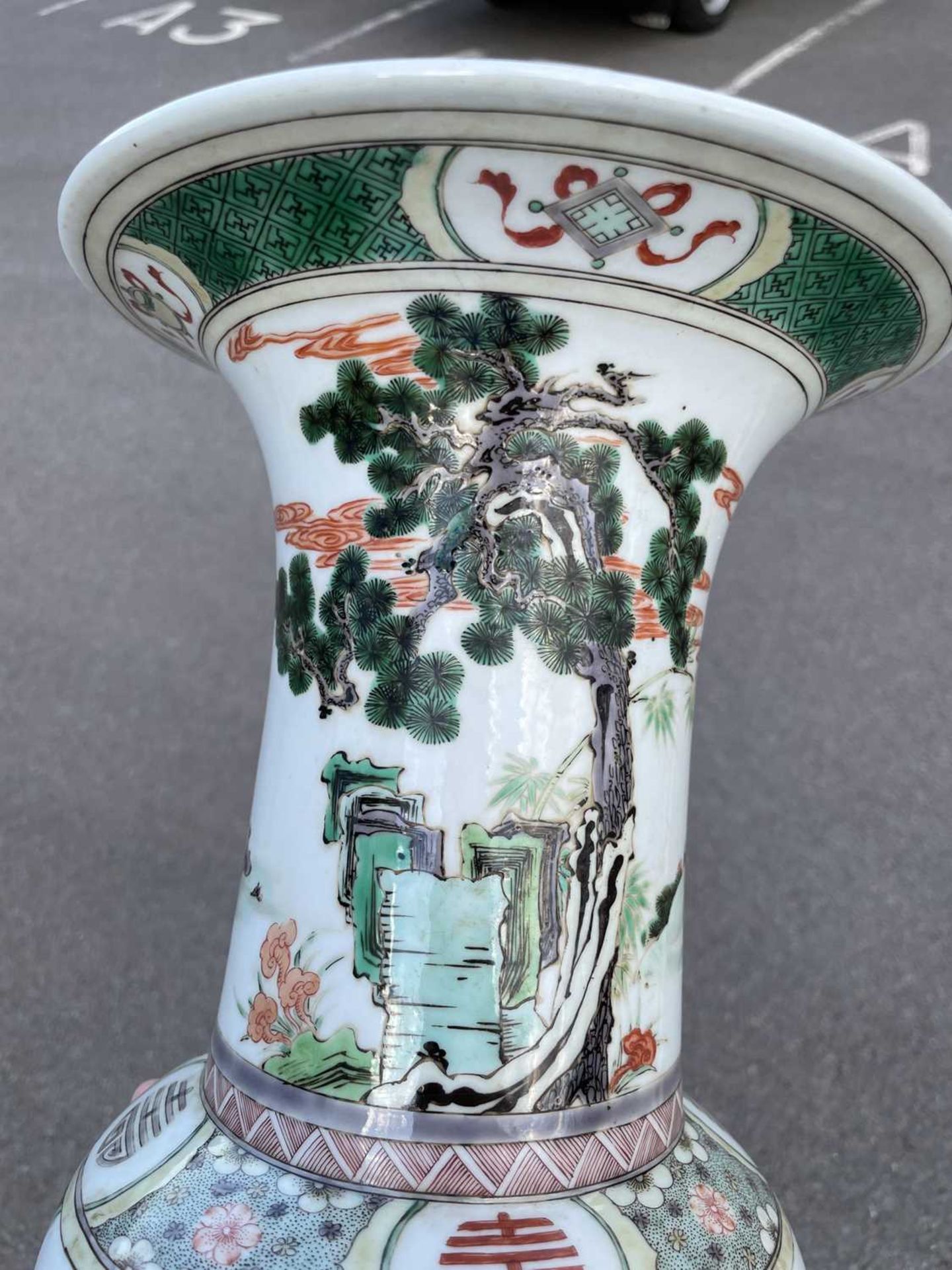 A CHINESE FAMILLE VERTE YEN-YEN VASE - Image 5 of 10