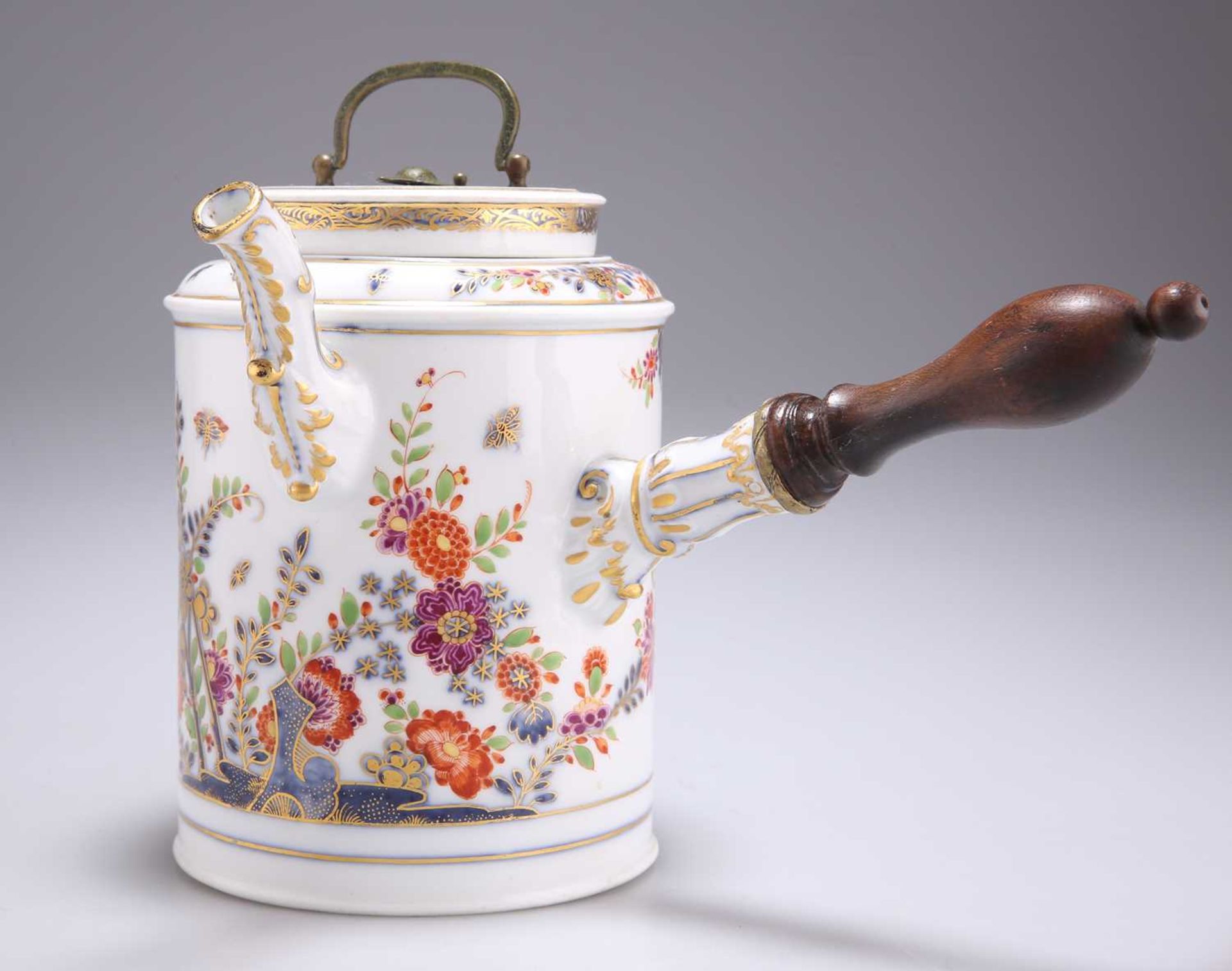 A MID-18TH CENTURY MEISSEN CHOCOLATE POT