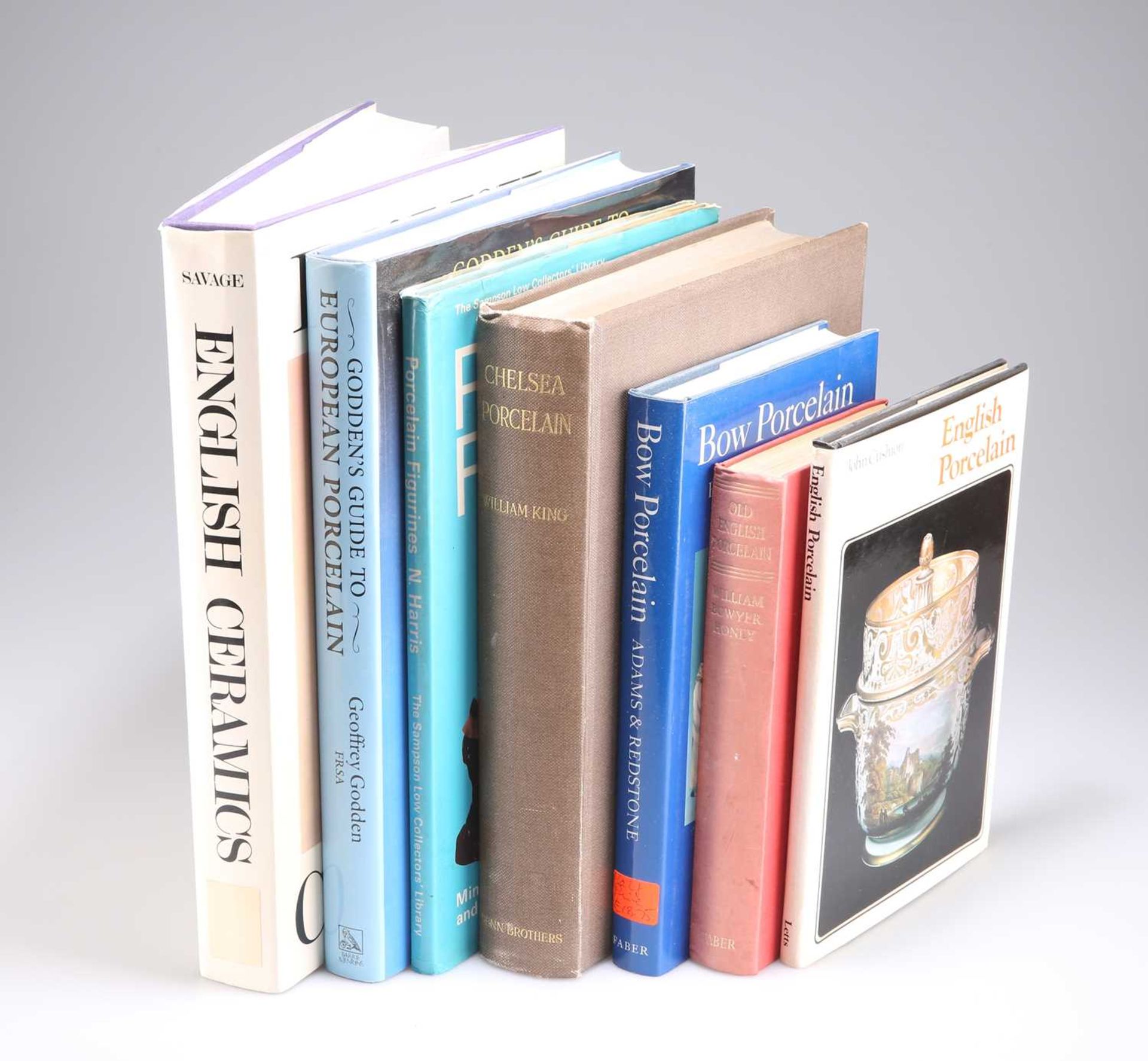 A GOOD COLLECTION OF CERAMIC REFERENCE BOOKS