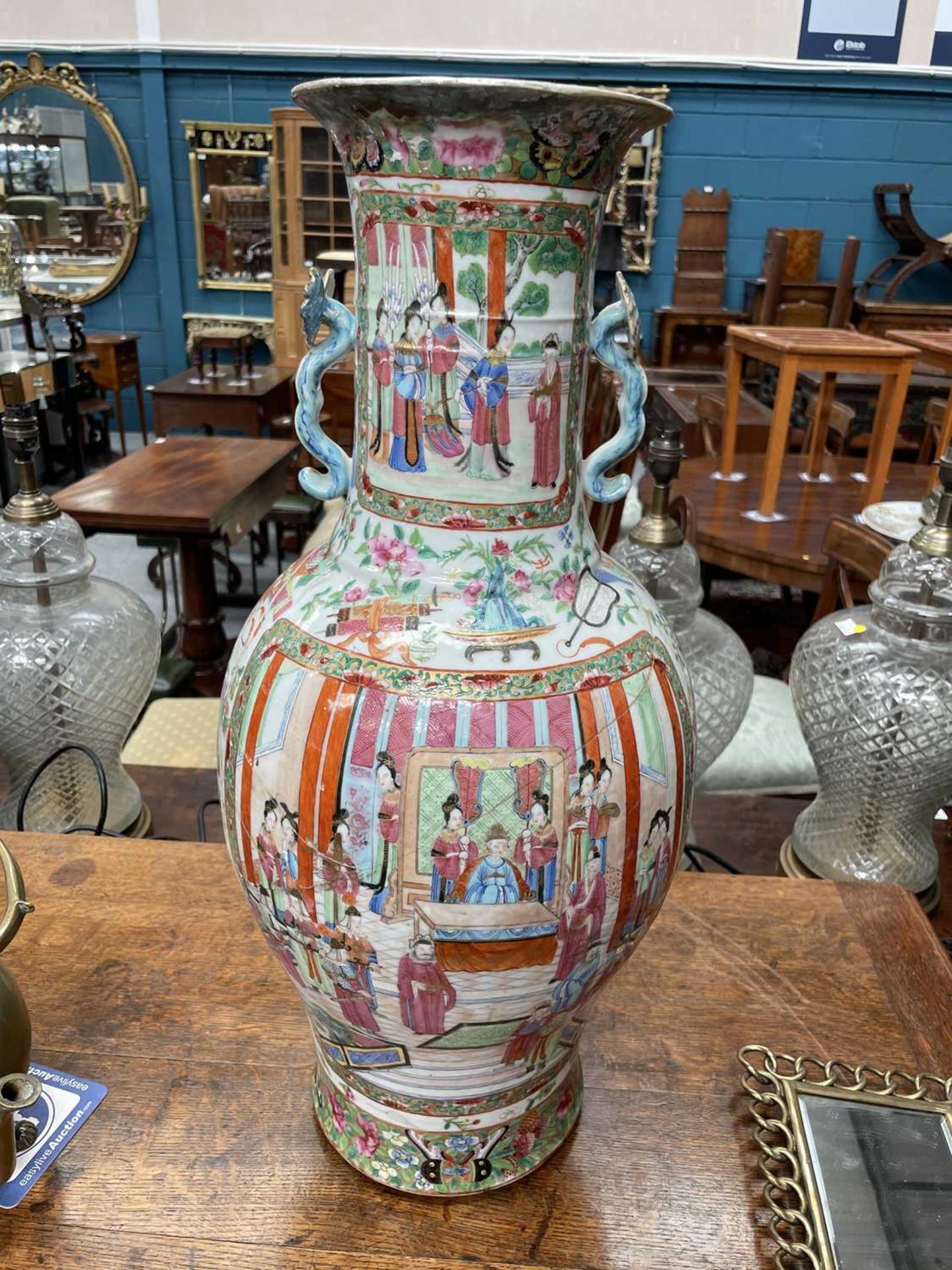 A CANTONESE LARGE FAMILLE ROSE VASE, EARLY 19TH CENTURY - Bild 6 aus 6