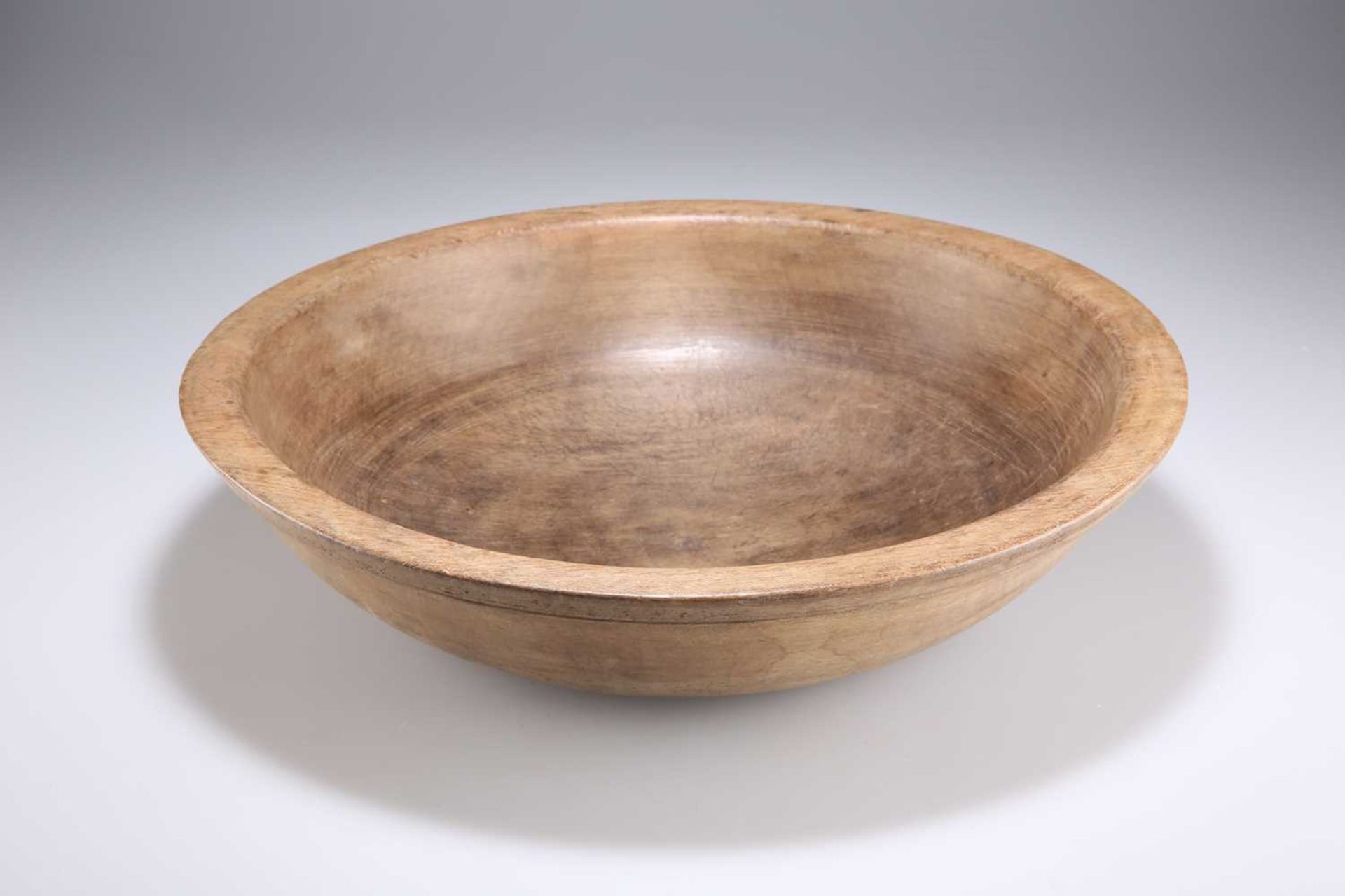 A 19TH CENTURY SYCAMORE DAIRY BOWL - Bild 2 aus 2