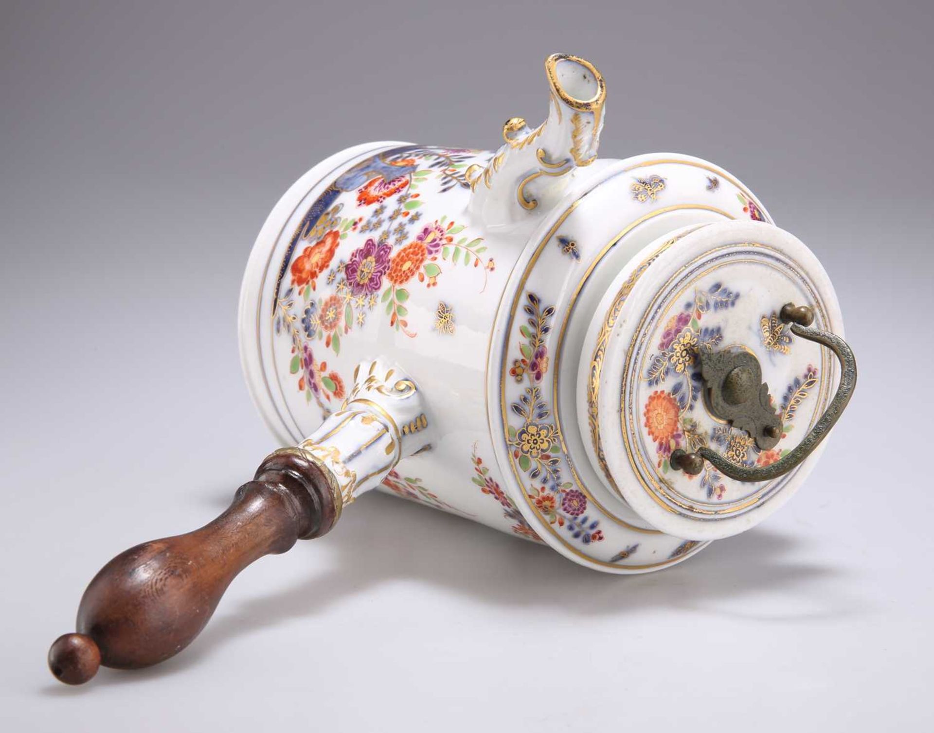 A MID-18TH CENTURY MEISSEN CHOCOLATE POT - Image 3 of 3