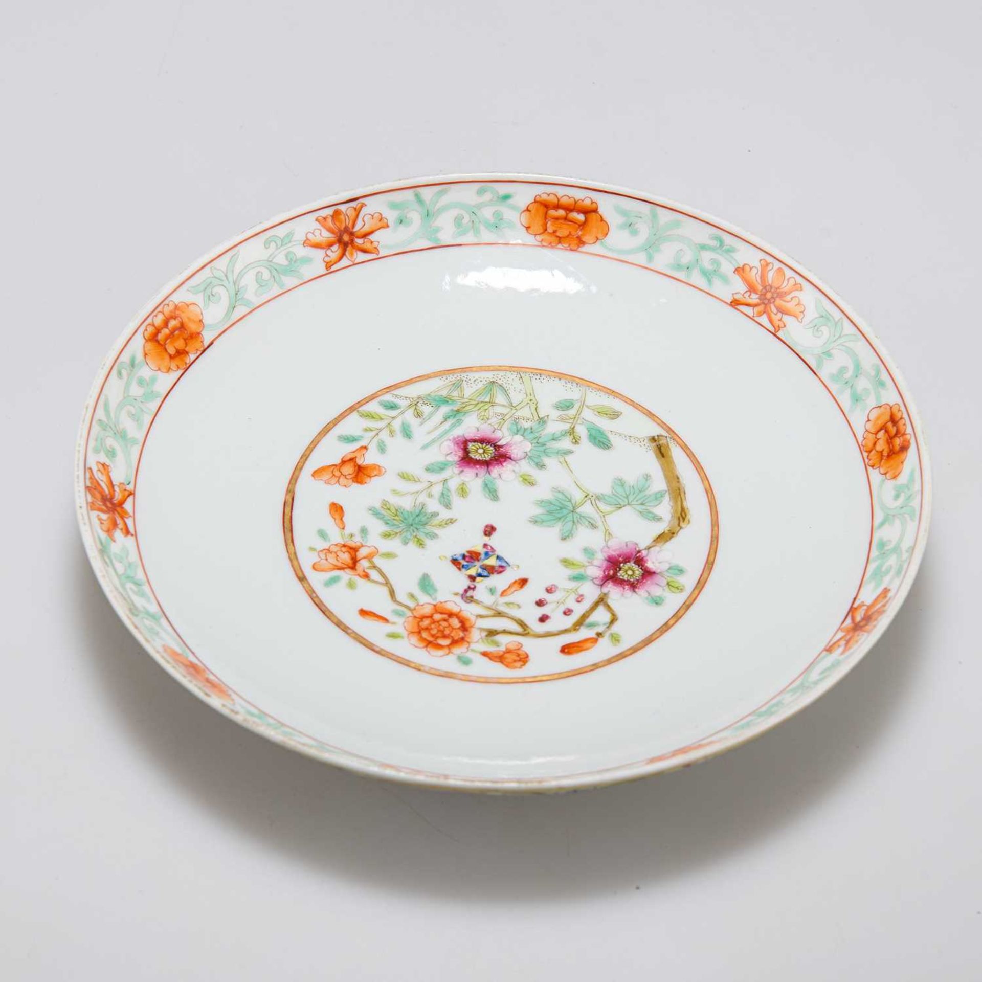 A CHINESE FAMILLE ROSE SAUCER DISH