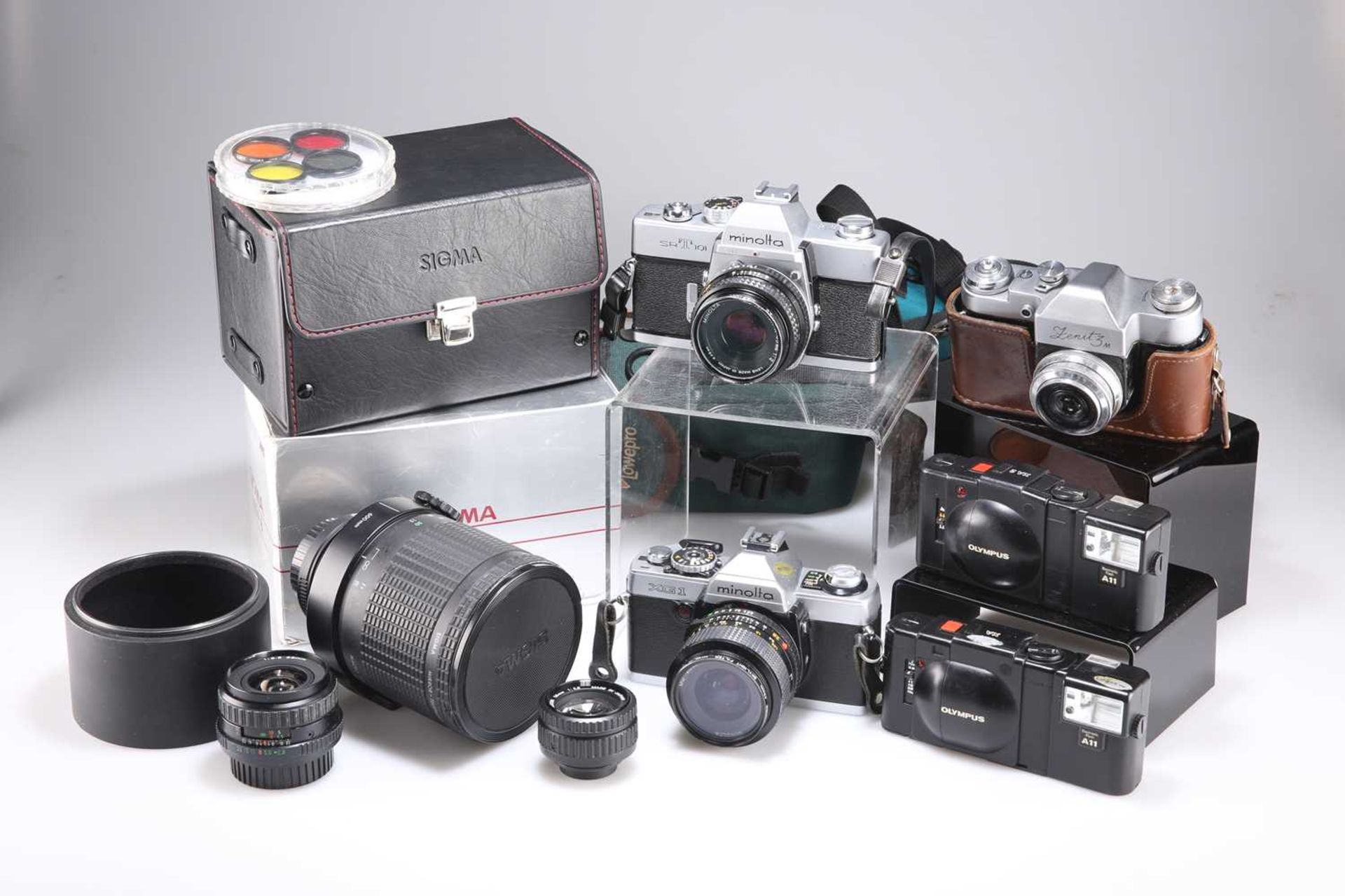 A COLLECTION OF PHOTOGRAPHIC EQUIPMENT