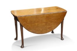 AN 18TH CENTURY MAHOGANY PAD-FOOT GATELEG TABLE