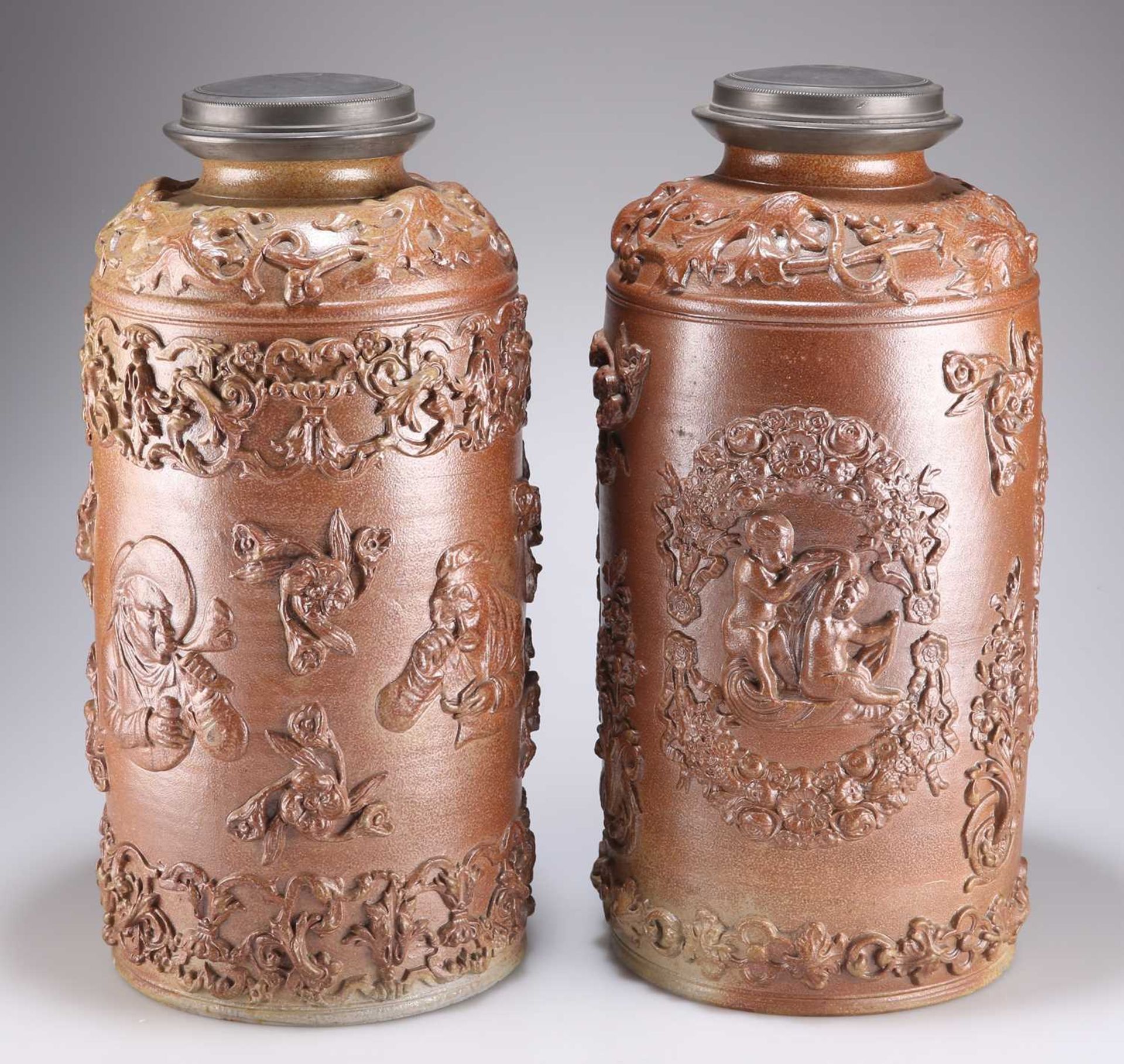 TWO LARGE 19TH CENTURY STONEWARE SALT-GLAZED HUMIDOR TOBACCO JARS - Bild 2 aus 2