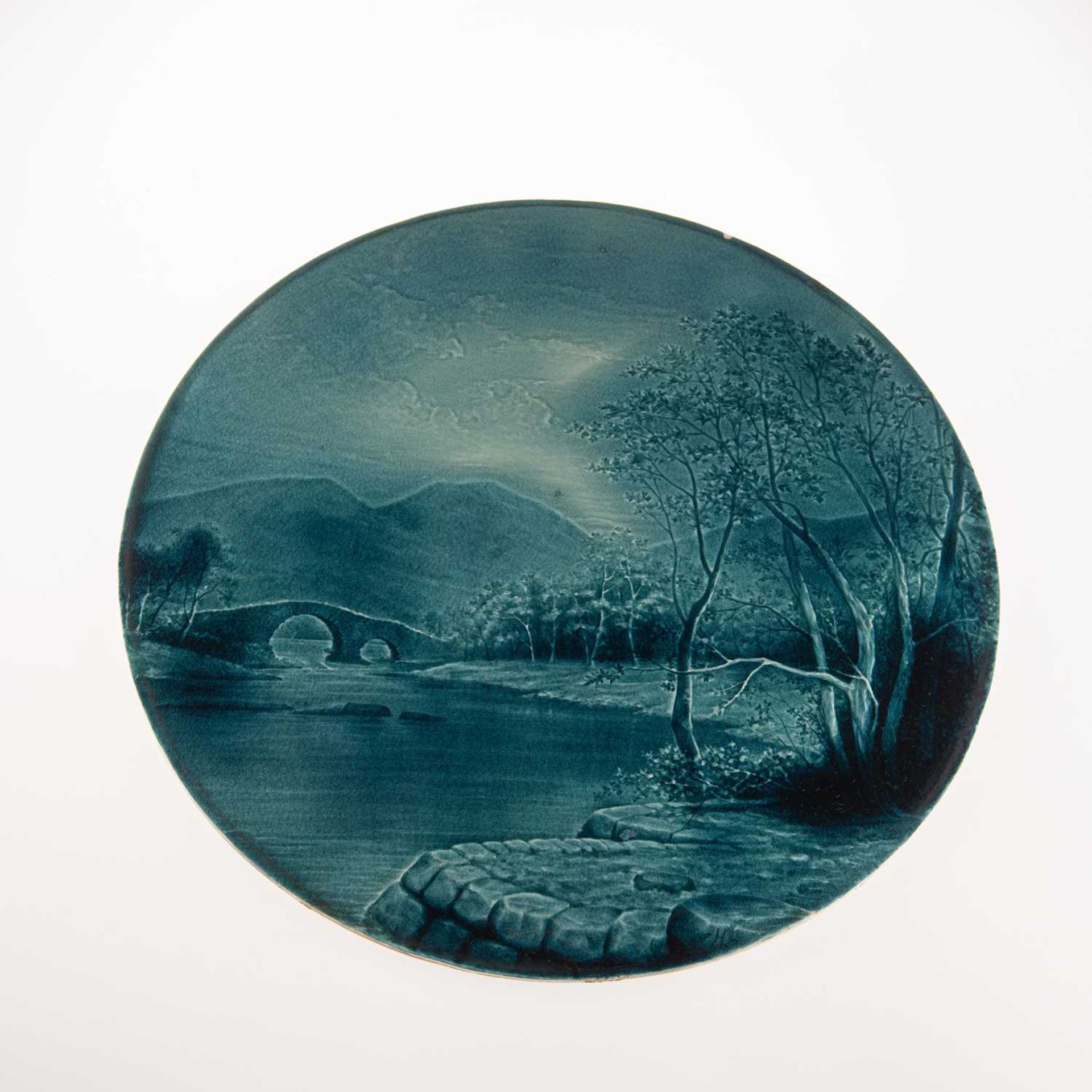 HAROLD LEACH FOR BURMANTOFTS, A FAÏENCE POTTERY CIRCULAR WALL PLAQUE