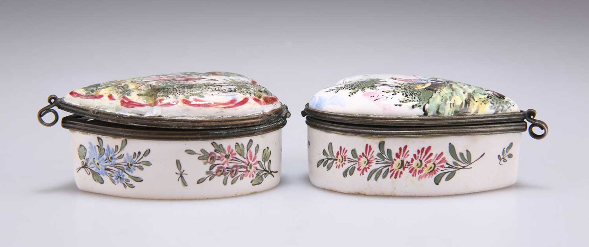 TWO SIMILAR LATE 18TH CENTURY HEART-SHAPED FAÏENCE SNUFF BOXES - Image 3 of 4