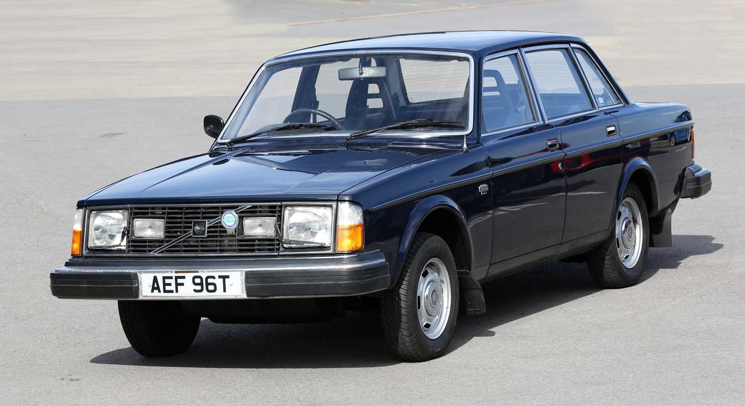 A VOLVO 244 DL 4-DOOR SALOON