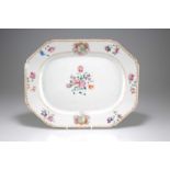 A CHINESE ARMORIAL PORCELAIN PLATTER, QIANLONG, CIRCA 1755