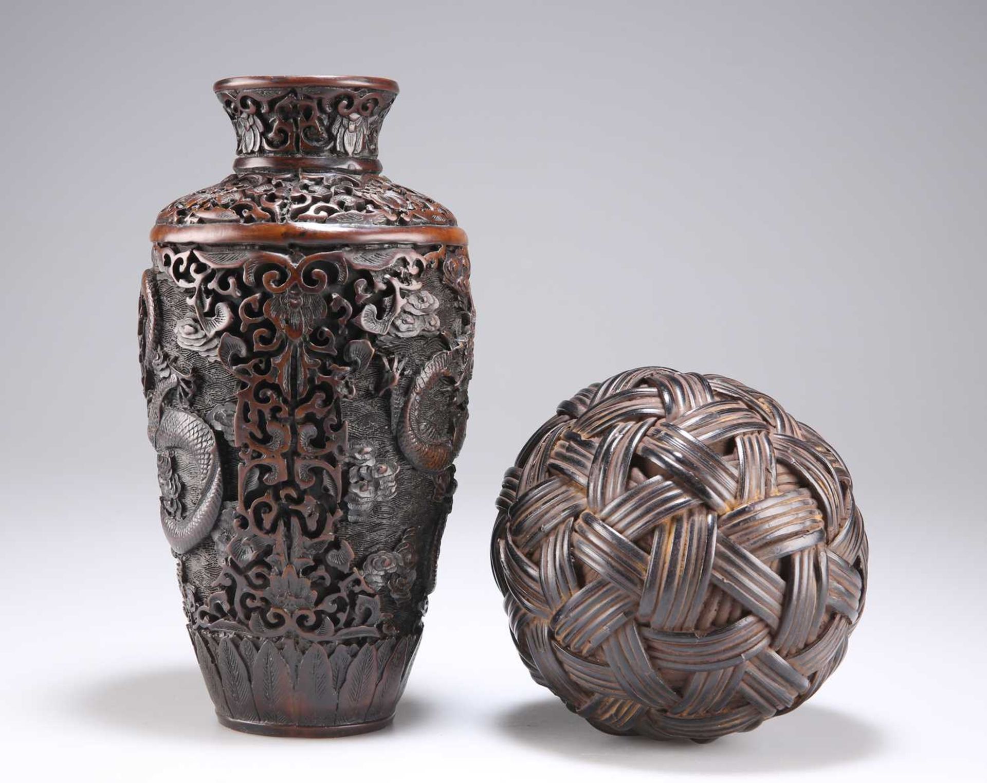 A CHINESE BROCADE BALL, AND A CHINESE FAUX LACQUER VASE - Bild 2 aus 2