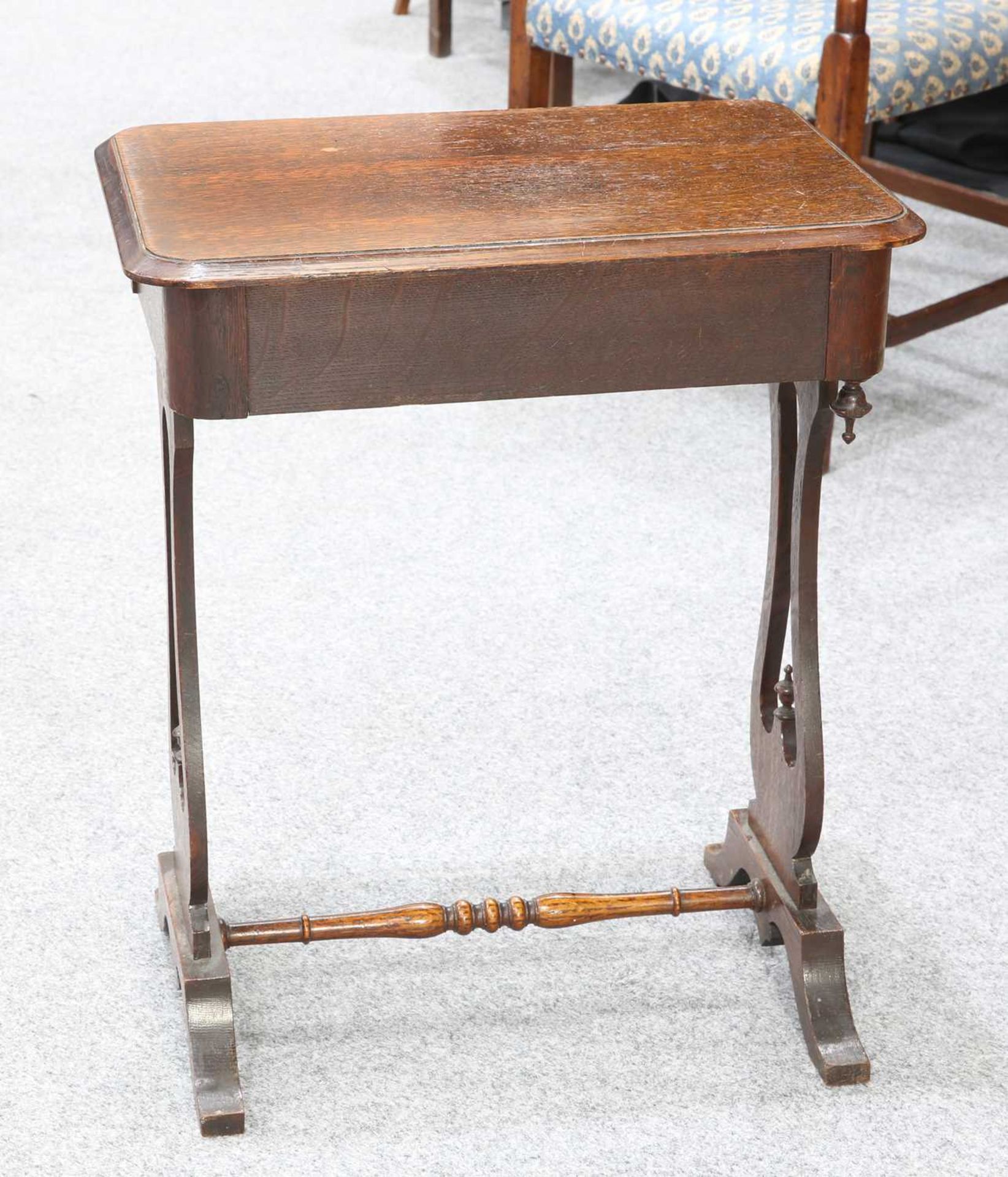 A 19TH CENTURY SMALL OAK OCCASIONAL TABLE - Image 2 of 2