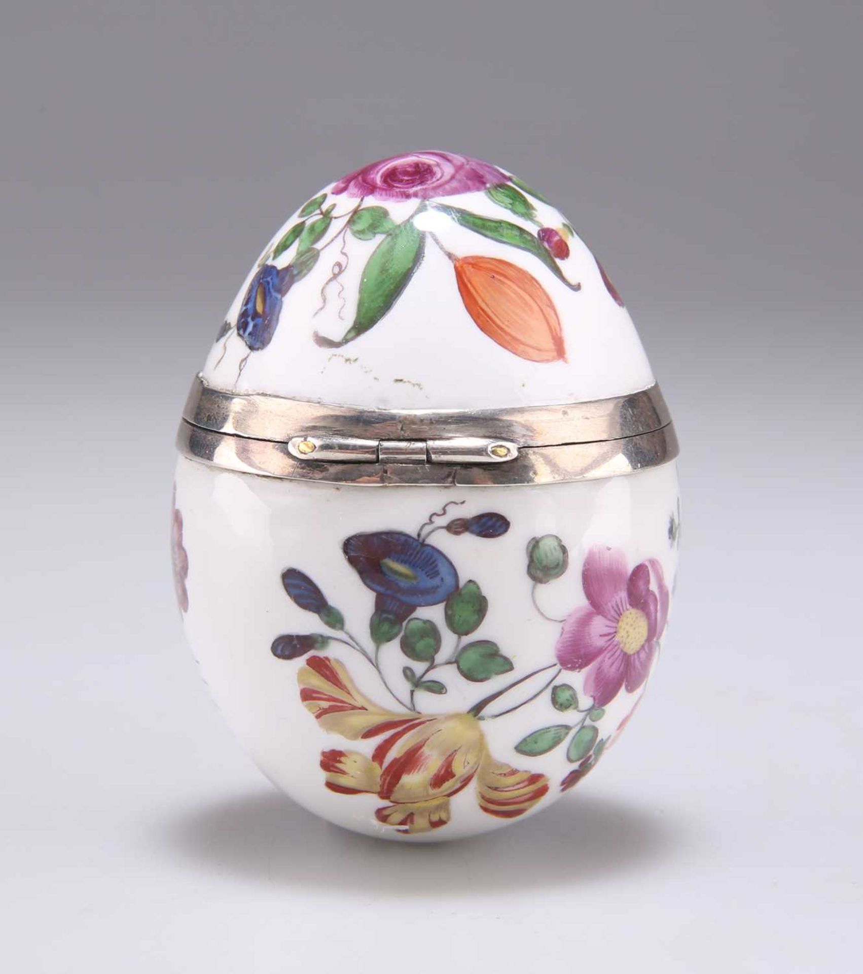 A CONTINENTAL SILVER-MOUNTED PORCELAIN EGG-FORM BOX - Image 2 of 2