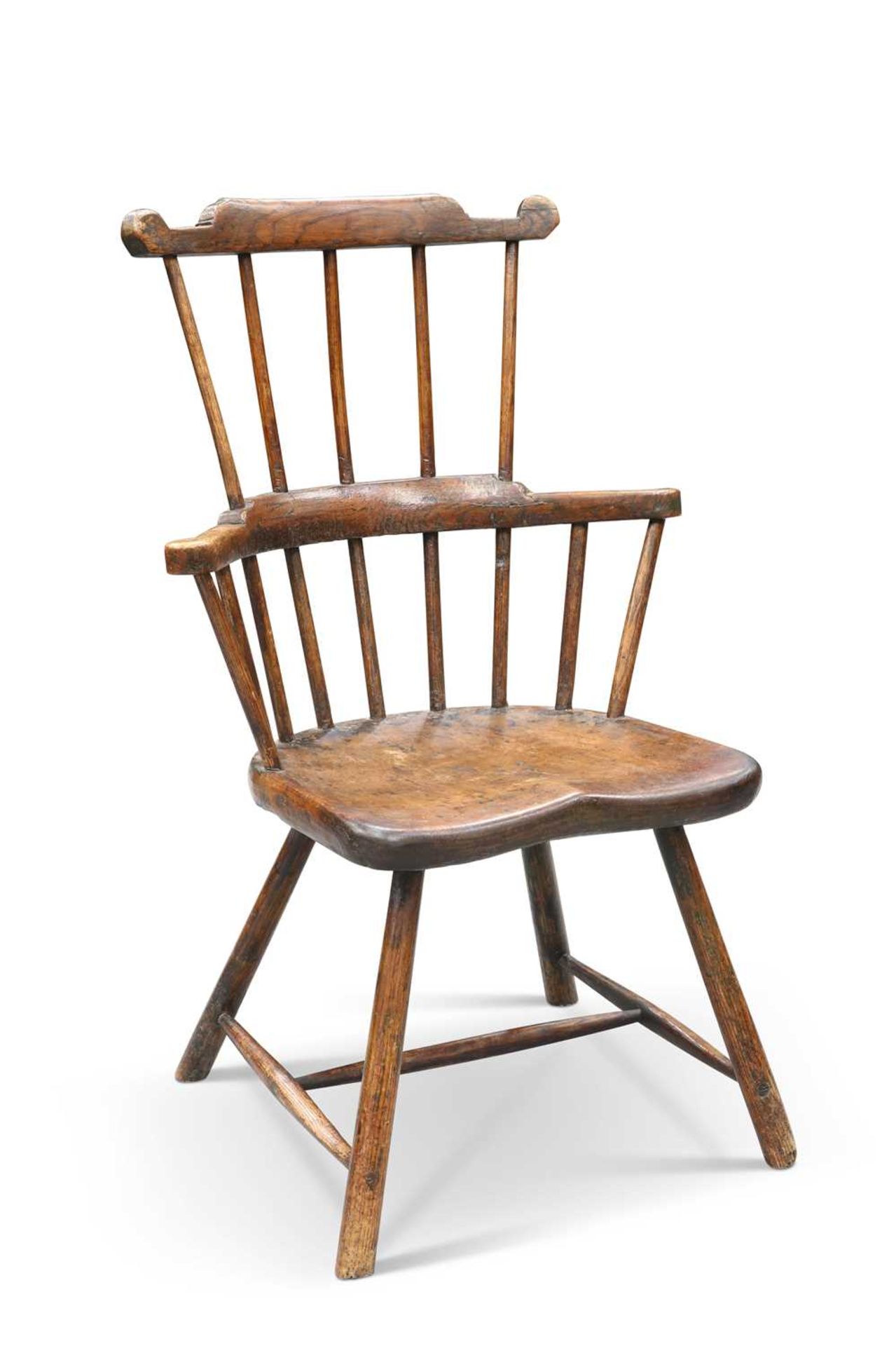 AN 18TH CENTURY PRIMITIVE ELM AND ASH COMB-BACK WINDSOR CHAIR