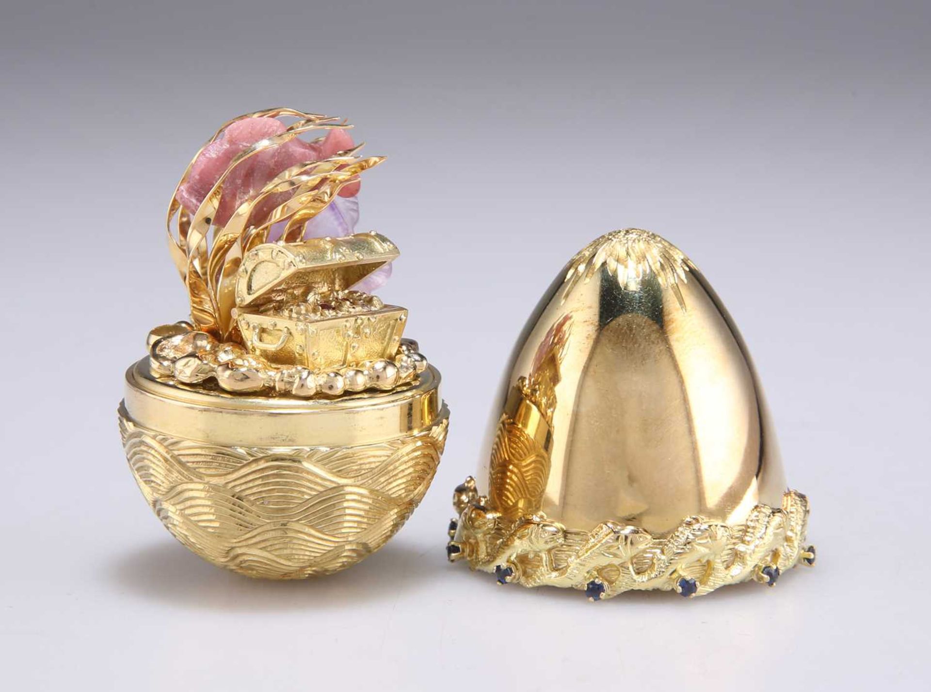 STUART DEVLIN (1931-2018), AN ELIZABETH II 18 CARAT GOLD SUPRISE EGG - Image 2 of 7